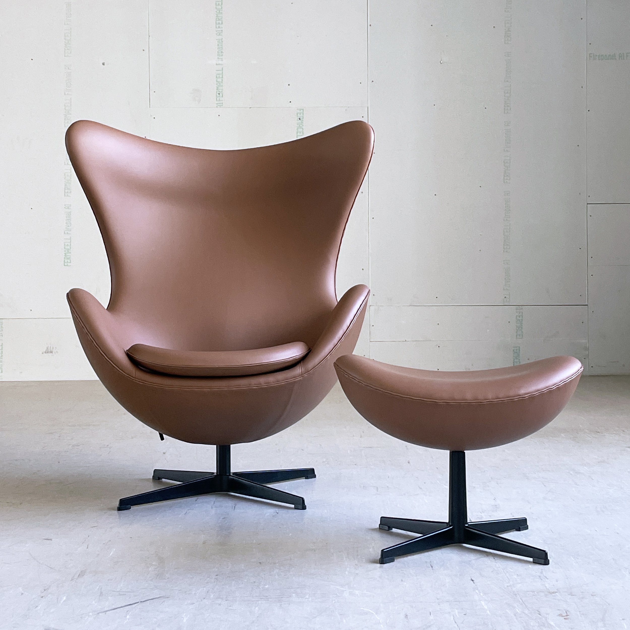 ModernEra_Arne_Jacobsen_Egg._3226 2.JPG