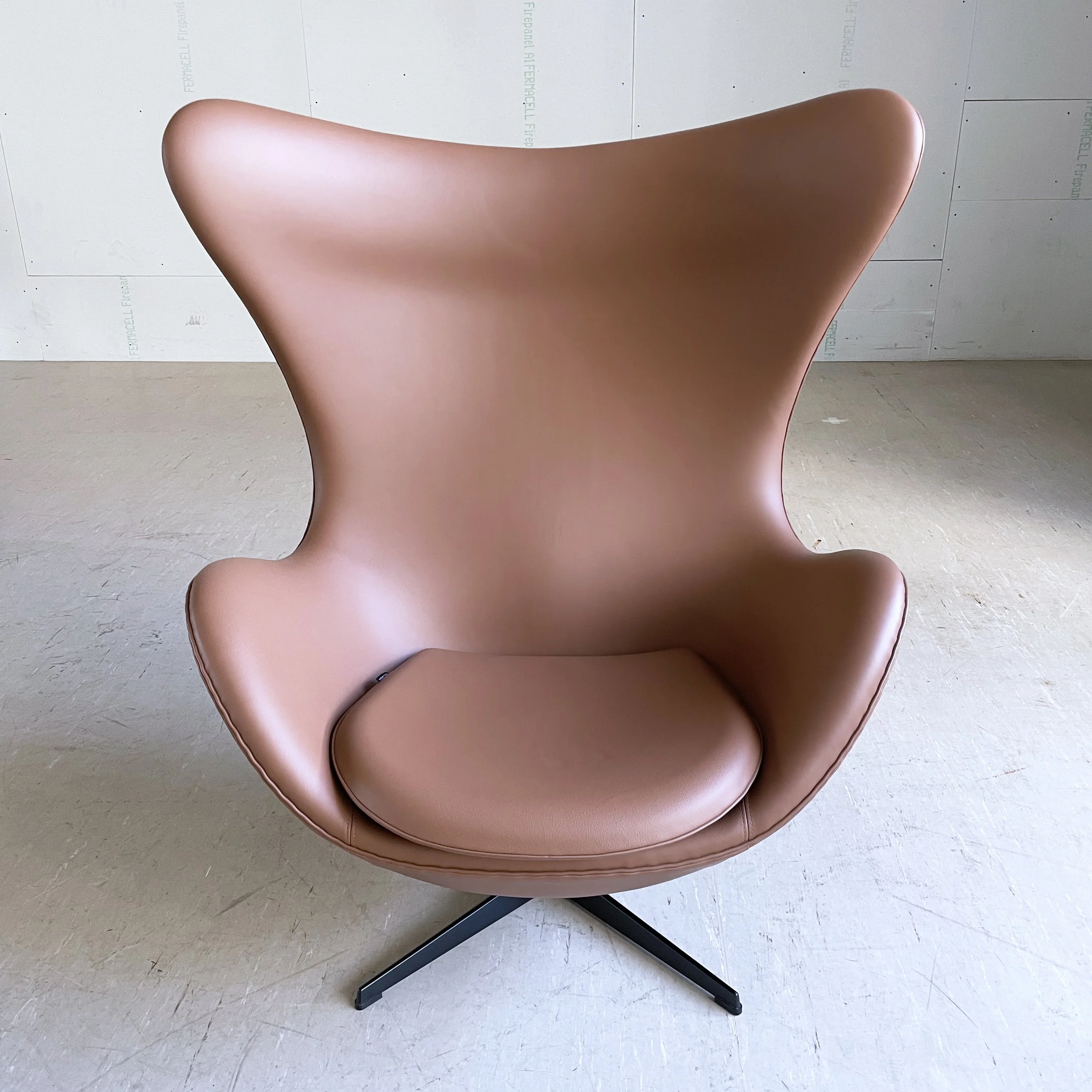 ModernEra_Arne_Jacobsen_Egg._3246 2.JPG