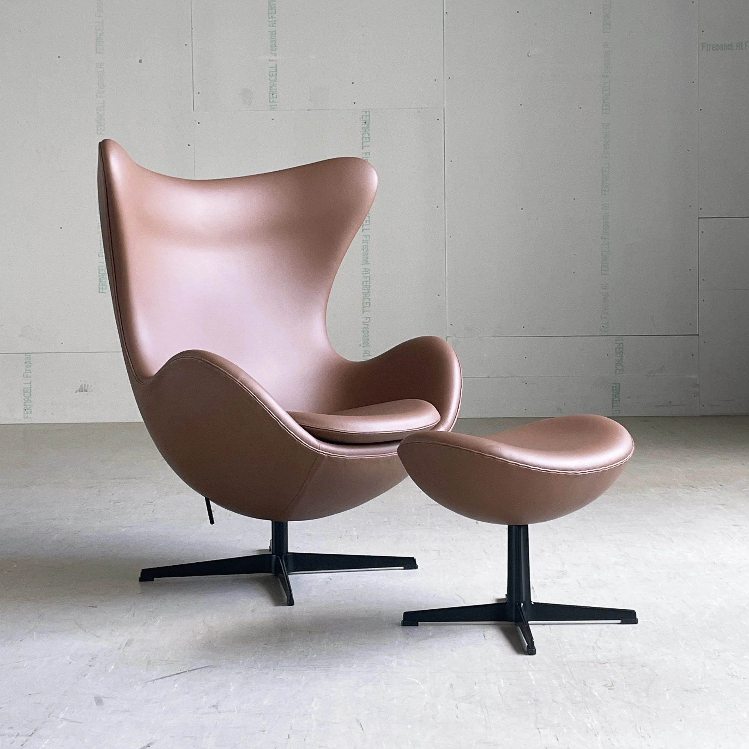 ModernEra_Arne_Jacobsen_Egg._3217 3.JPG