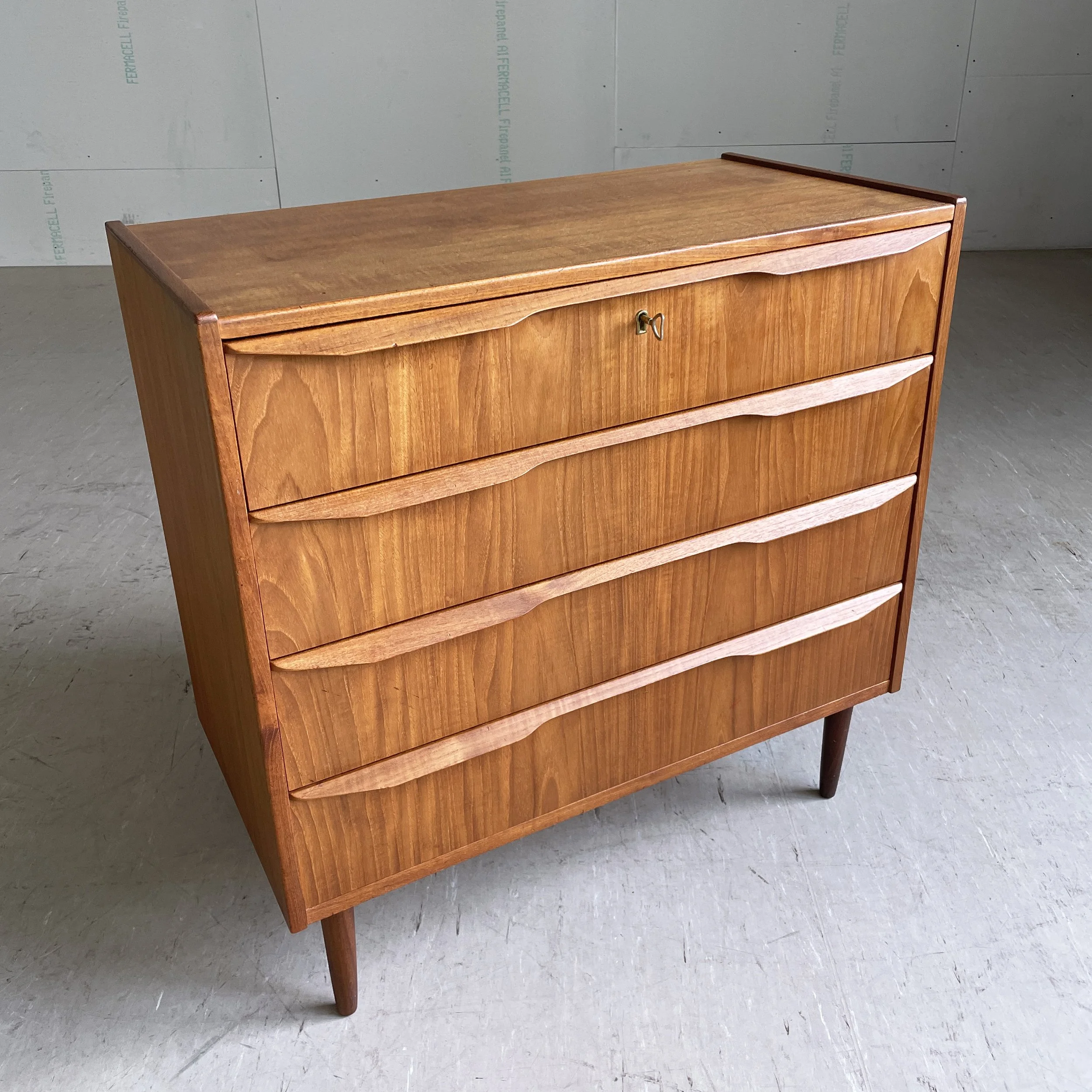 ModernEra_Teak_Kommode_2986 2.JPG