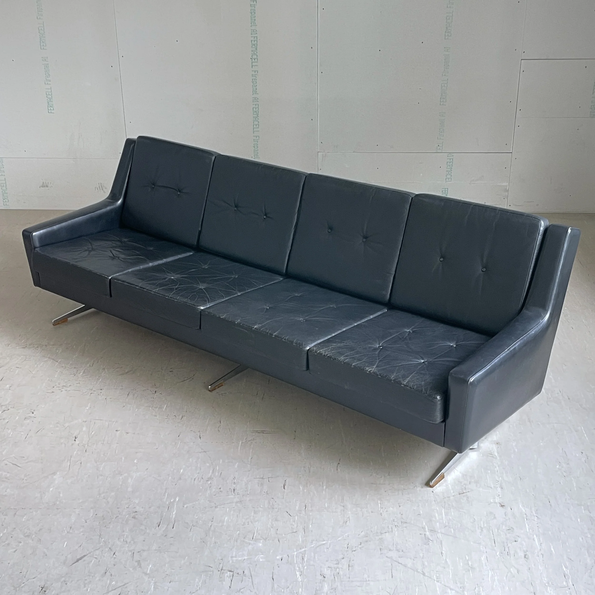 ModernEra_Dänisches_Leder_Sofa_5781.jpg