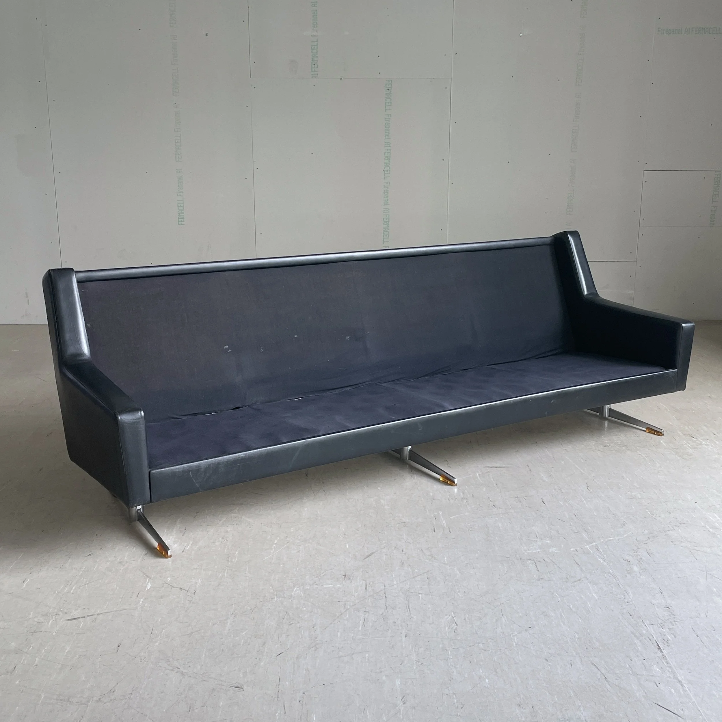 ModernEra_Dänisches_Leder_Sofa_5761.jpg