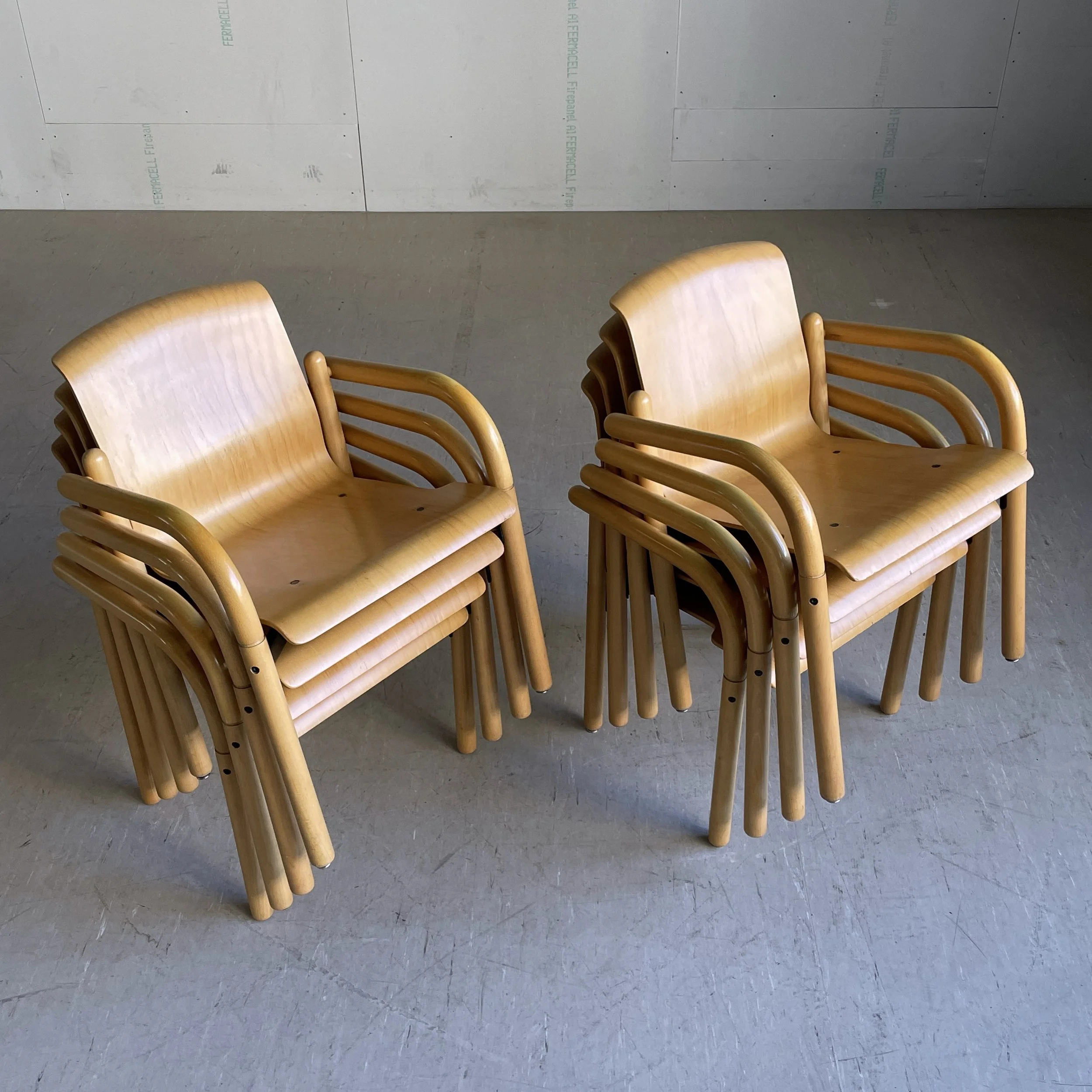 ModernEra_Thonet_Stapelbar6637.jpg