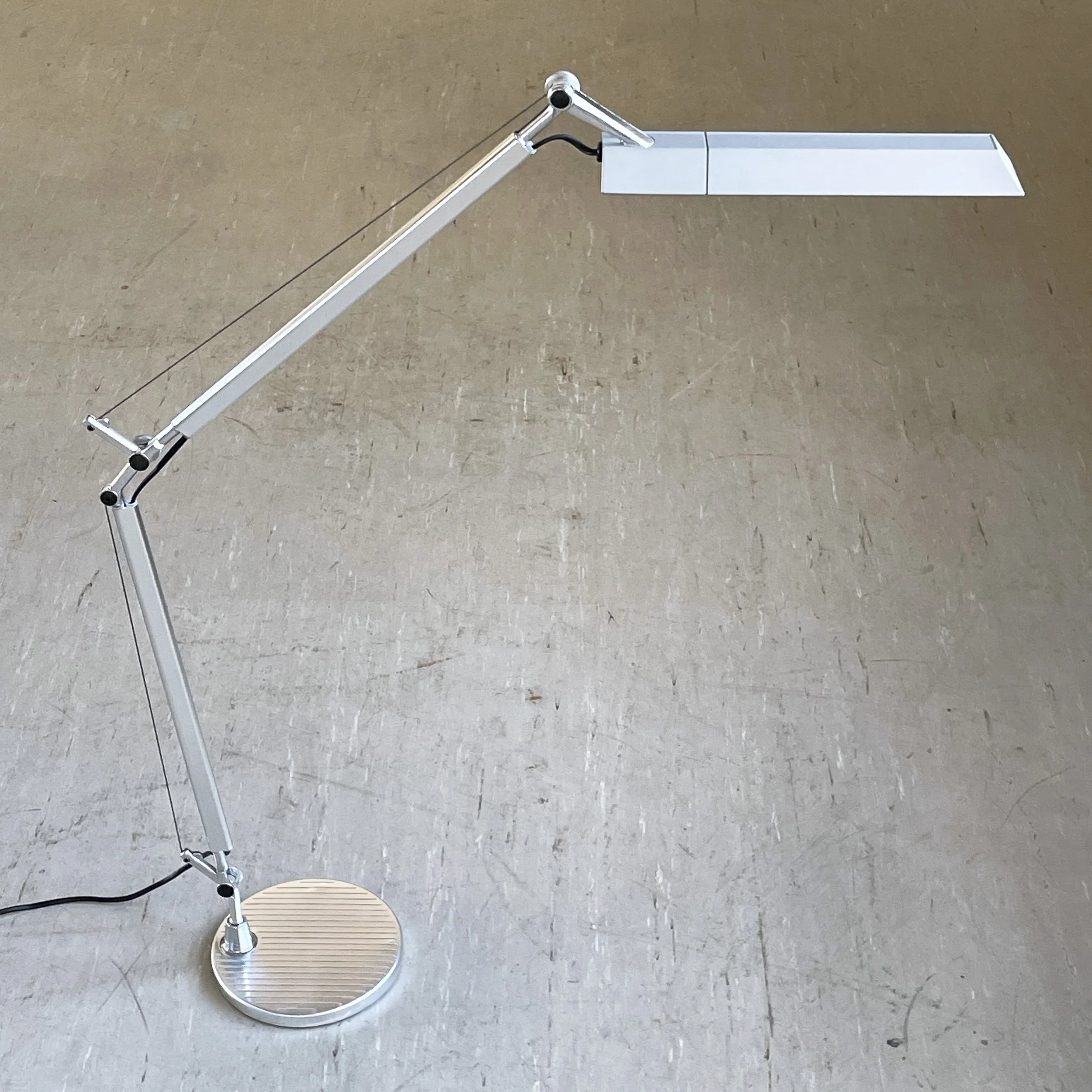 ModernEra_Artemide_Bürolampe_IMG_8606.JPG