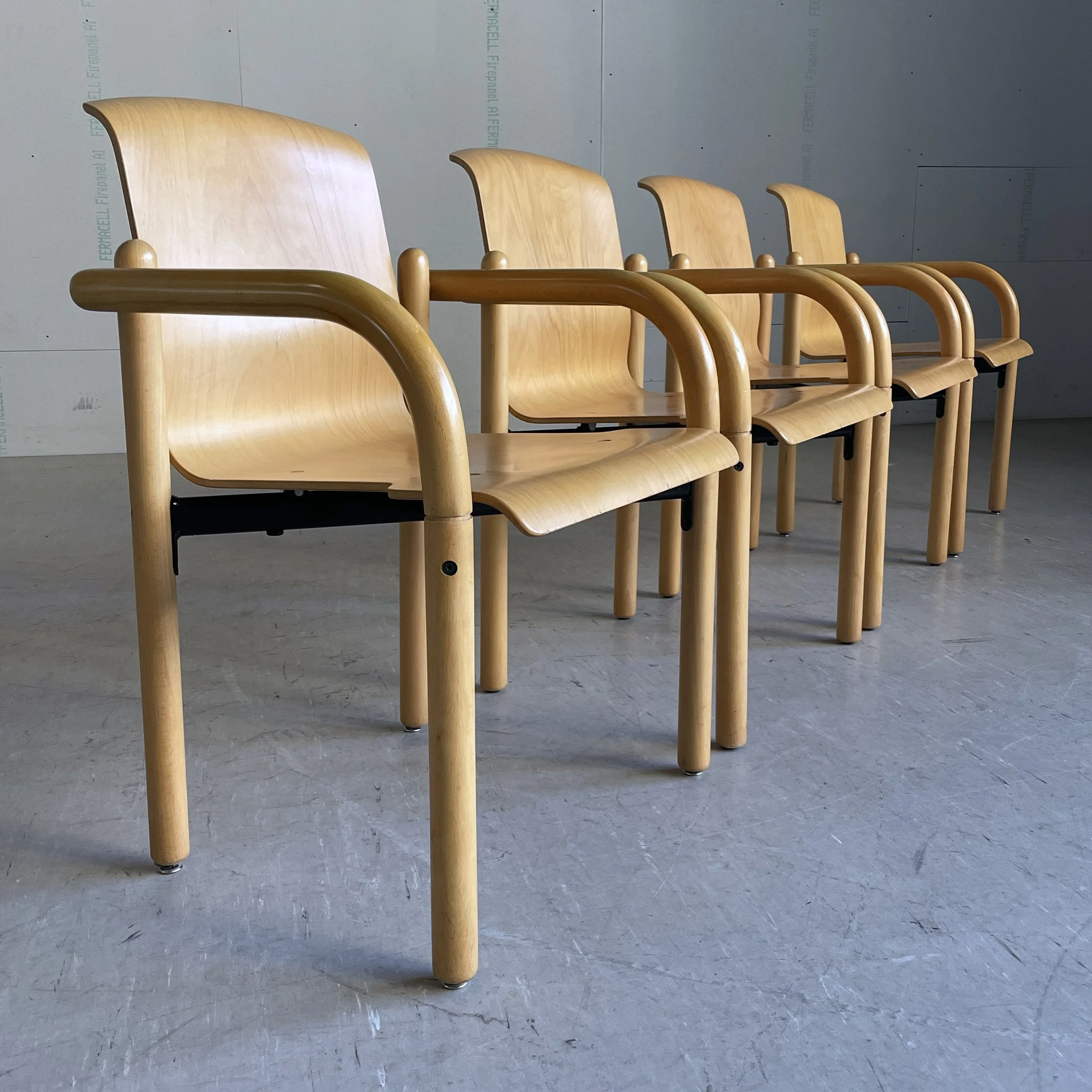 ModernEra_Thonet_Stapelbar6605.jpg