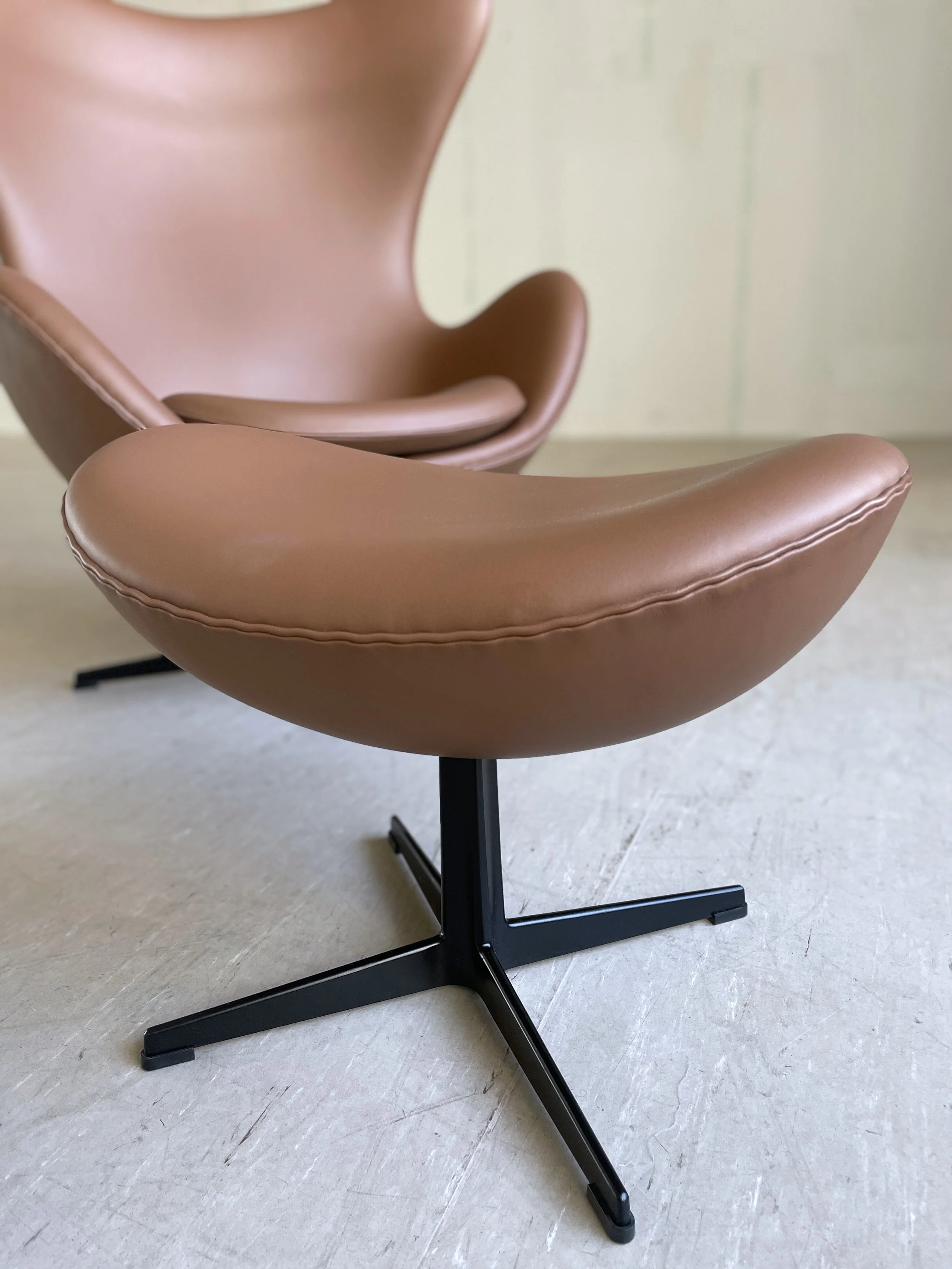 ModernEra_Arne_Jacobsen_Egg._3230 2.jpg