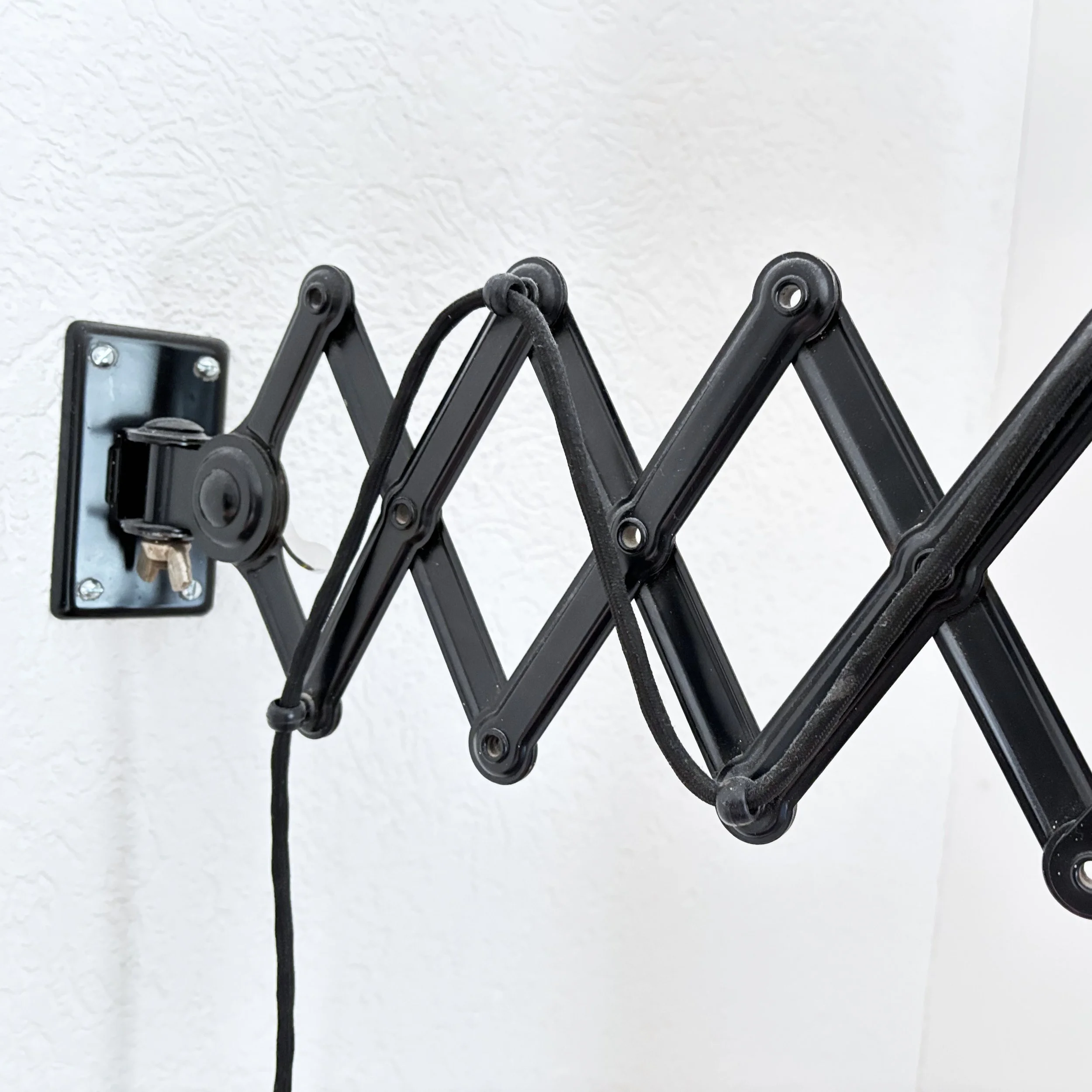 ModernEra_Scherenlampe_schwarz_9532.jpg