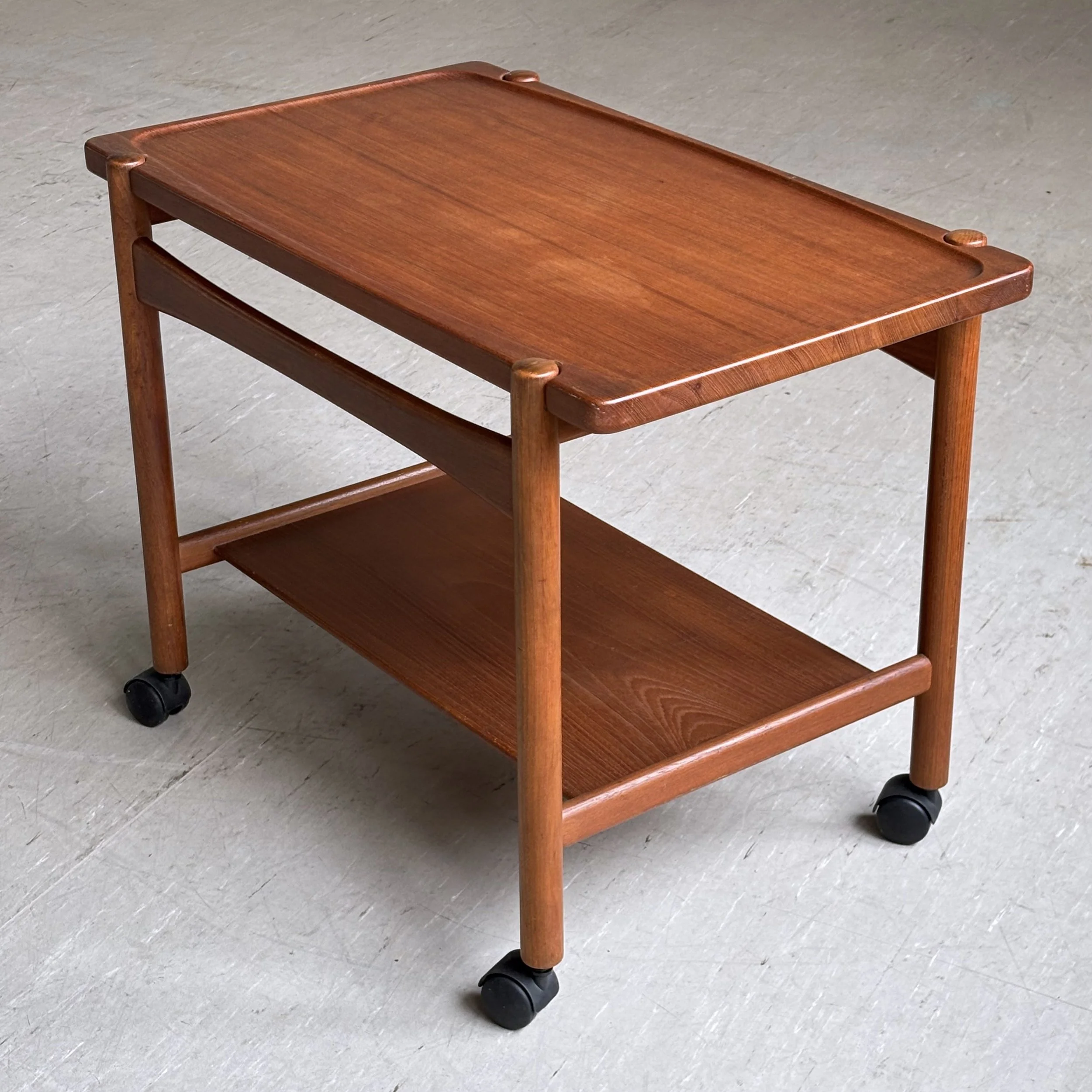 ModernEra_Hans_Wegner_Trolley_8023.jpg