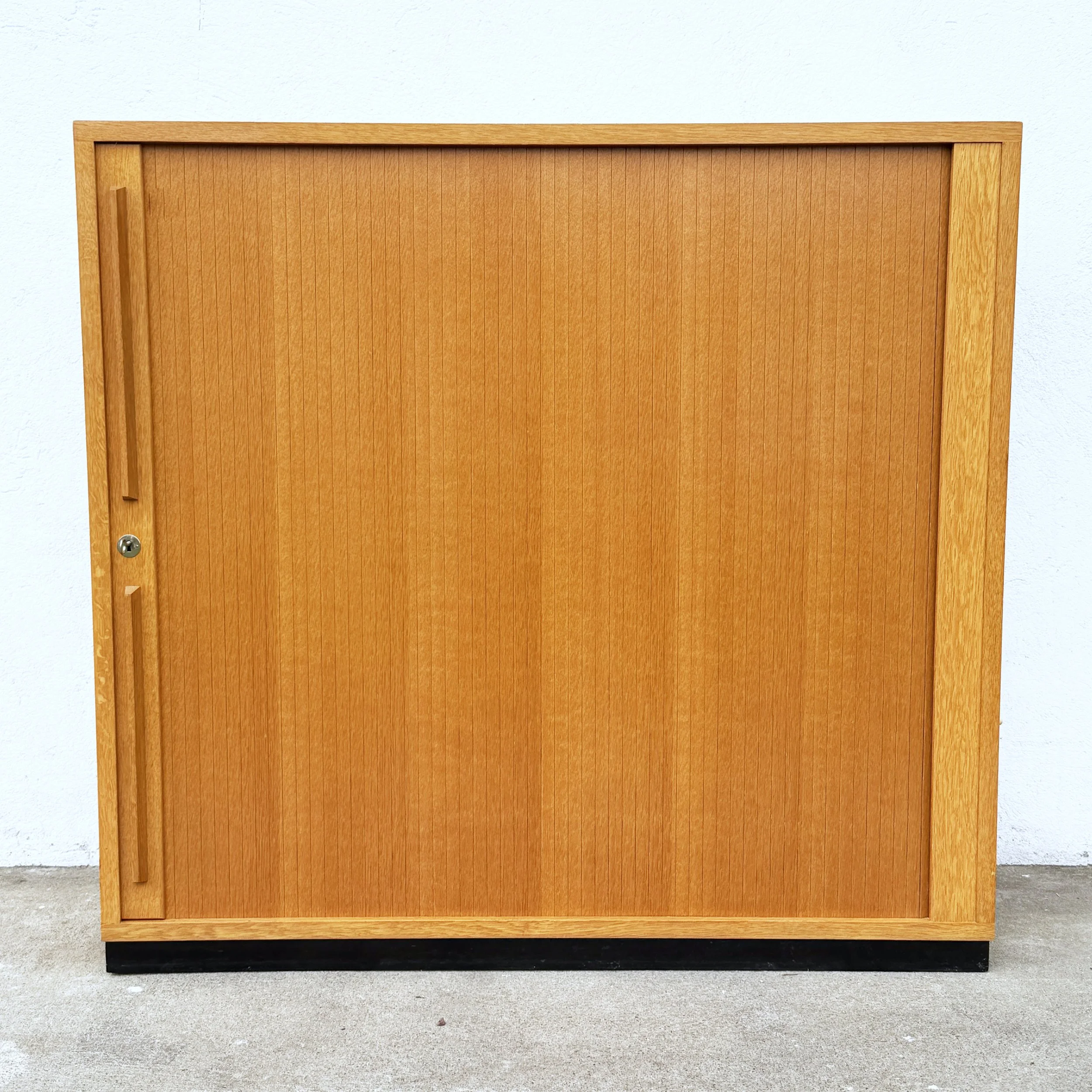 ModernEra_Rollschrank.4791.jpg