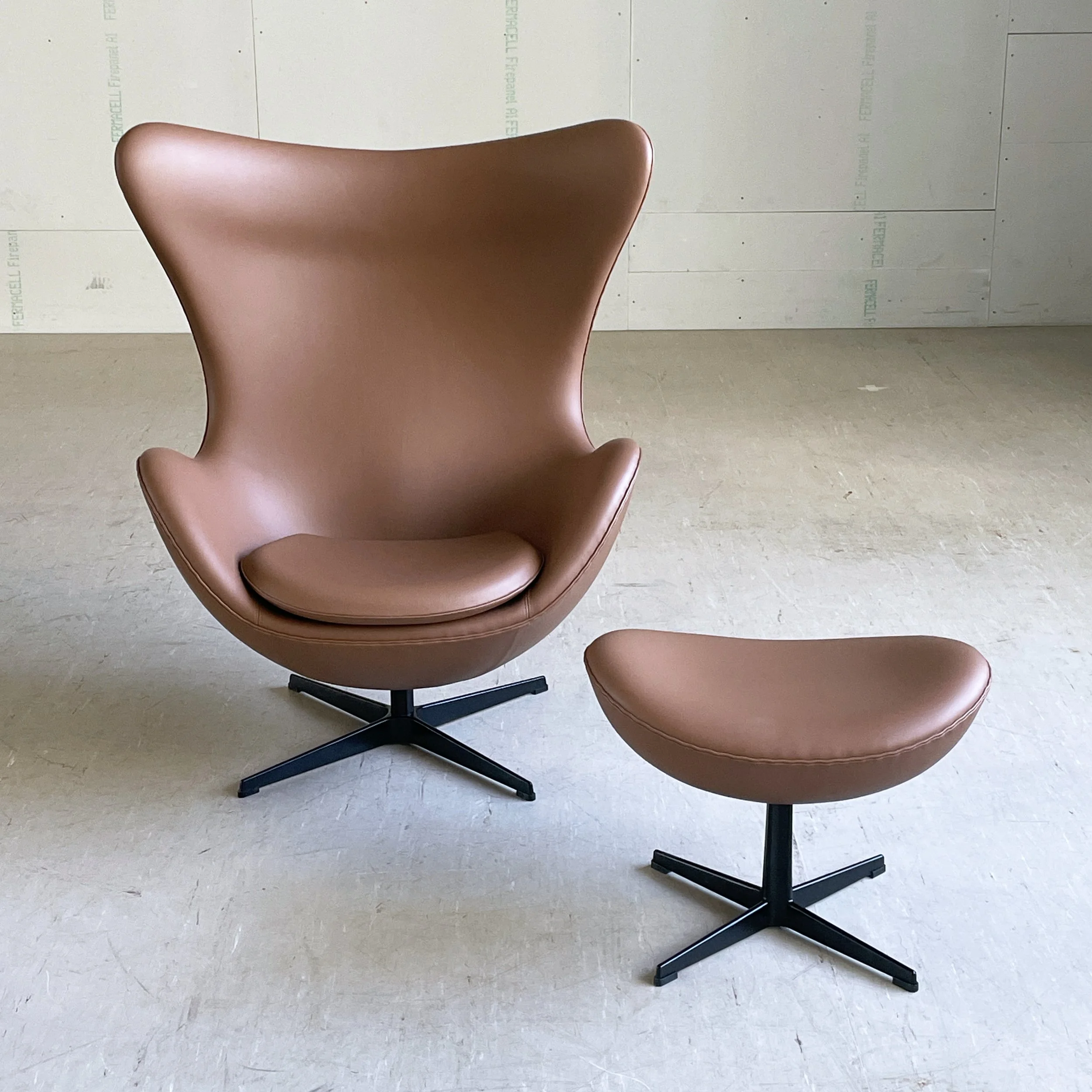 ModernEra_Arne_Jacobsen_Egg._3227 2.JPG