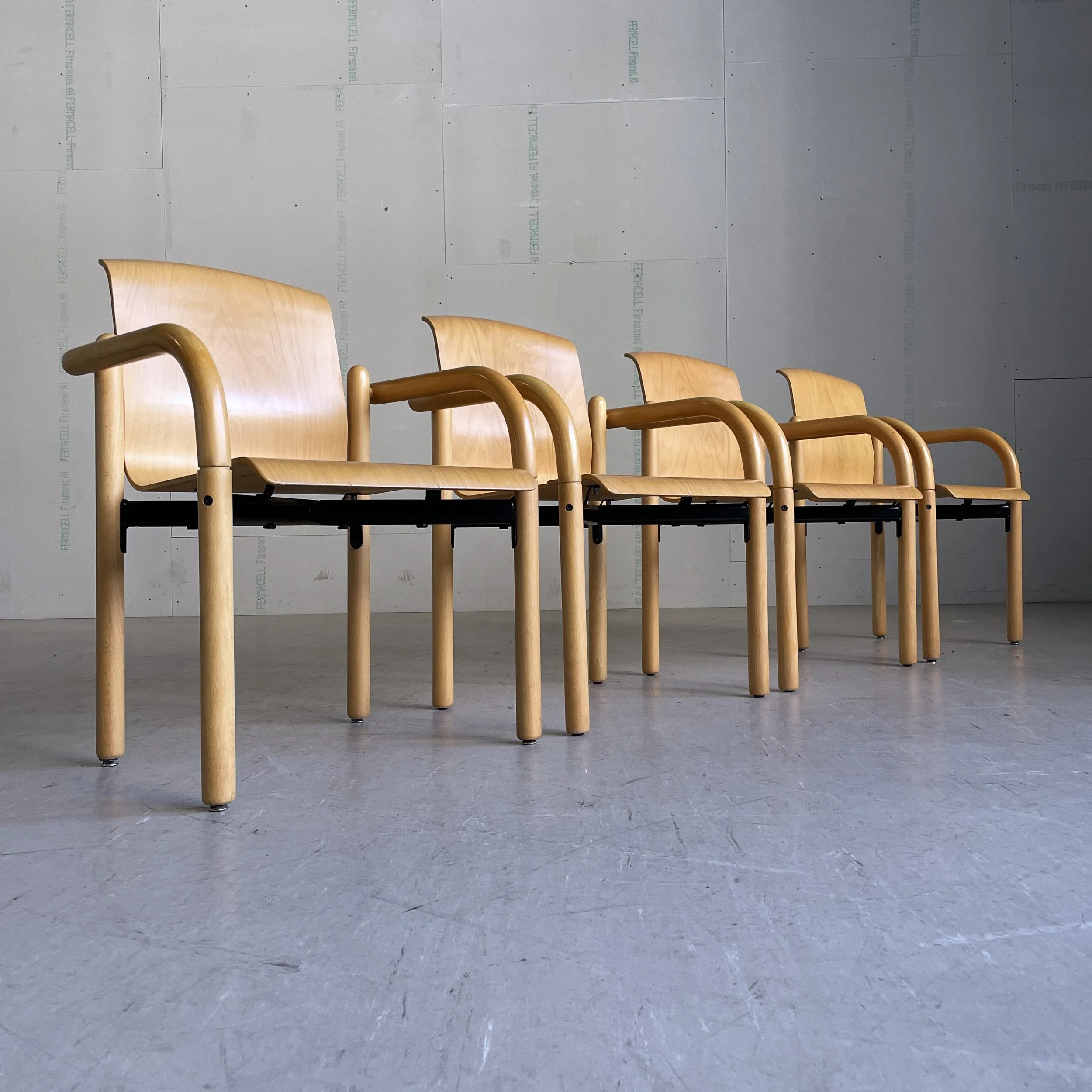 ModernEra_Thonet_Stapelbar6602.jpg