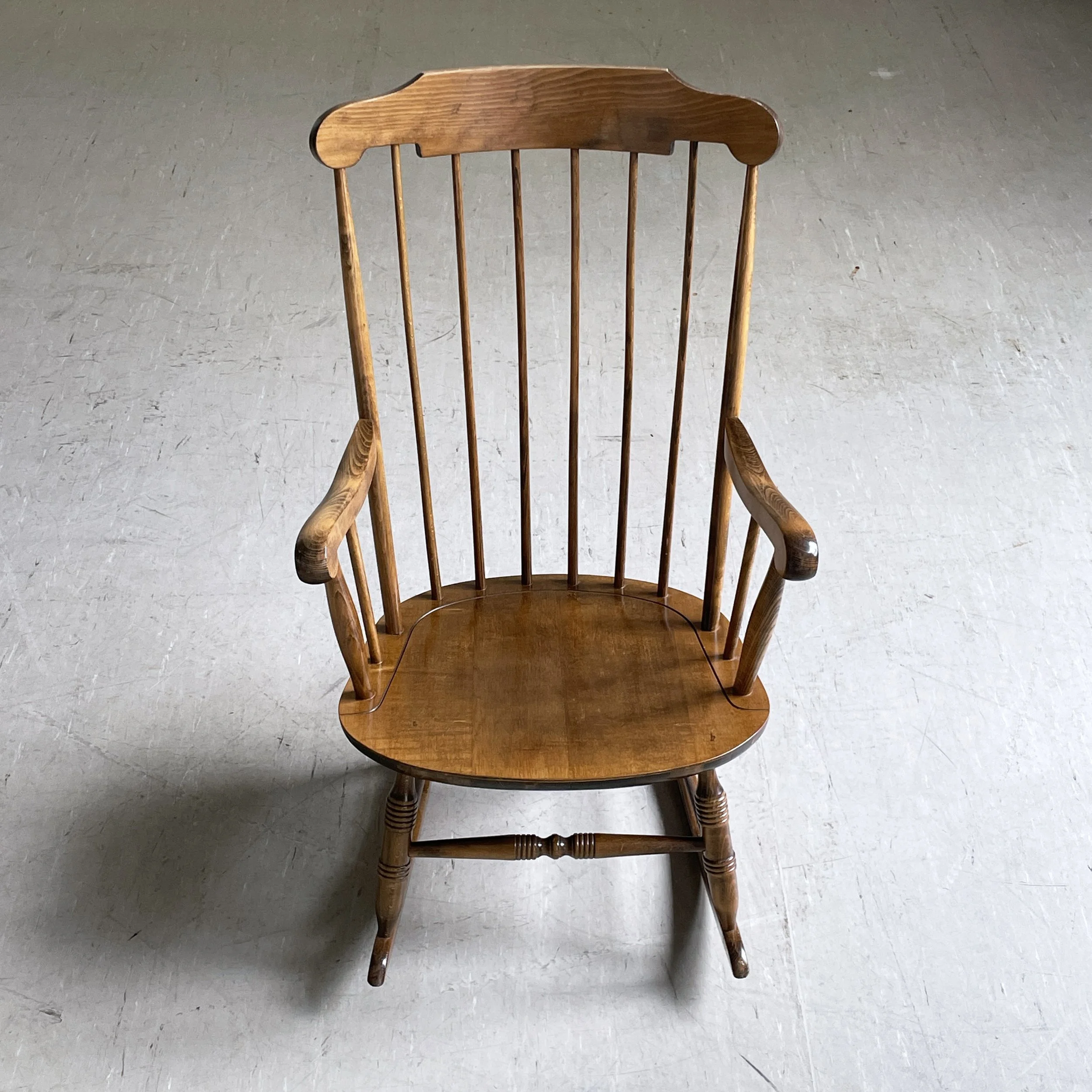 ModernEra_SchaukelstuhlHolz_7029.jpg