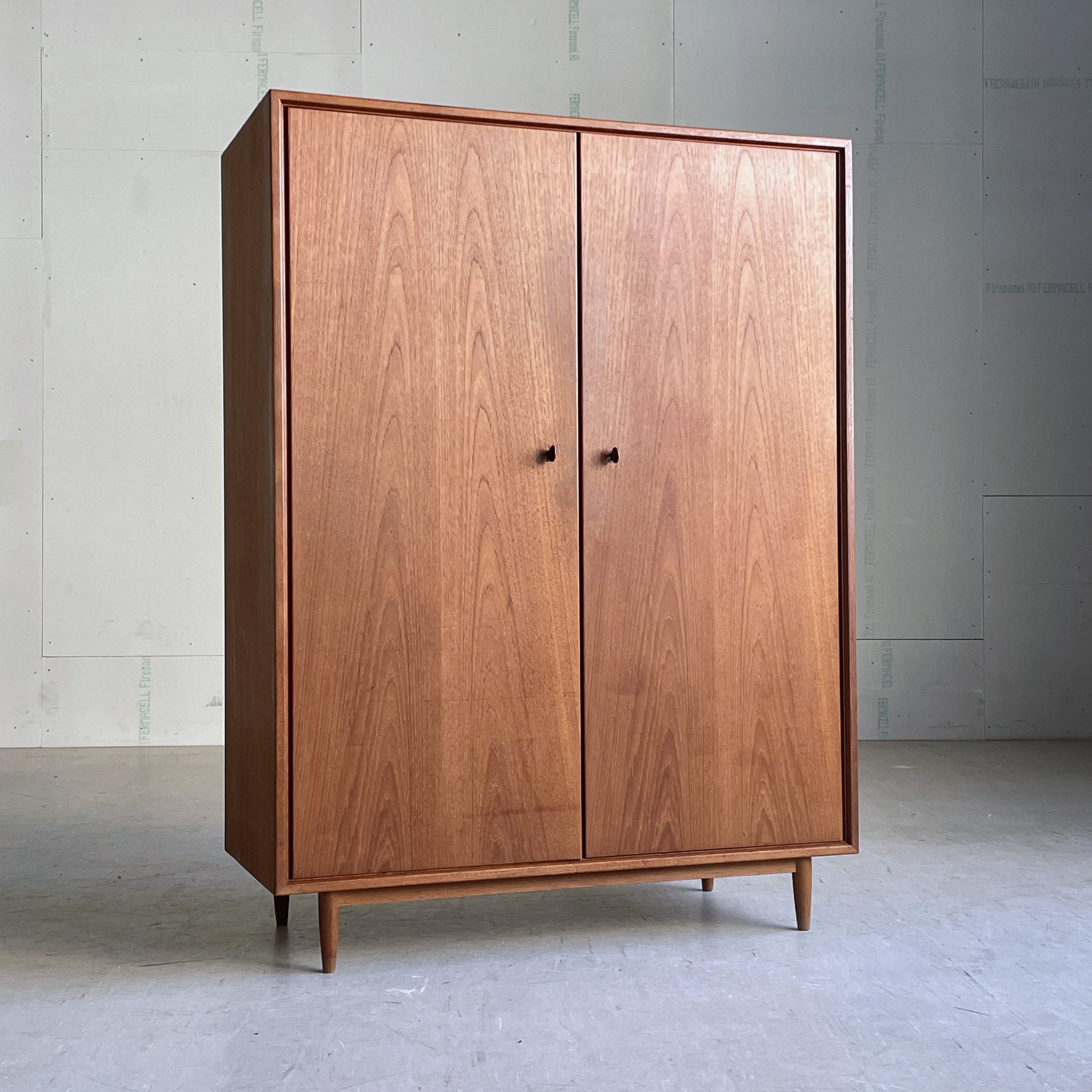 ModernEra_Swiss_Teak_Kleiderschrank_4727.jpg