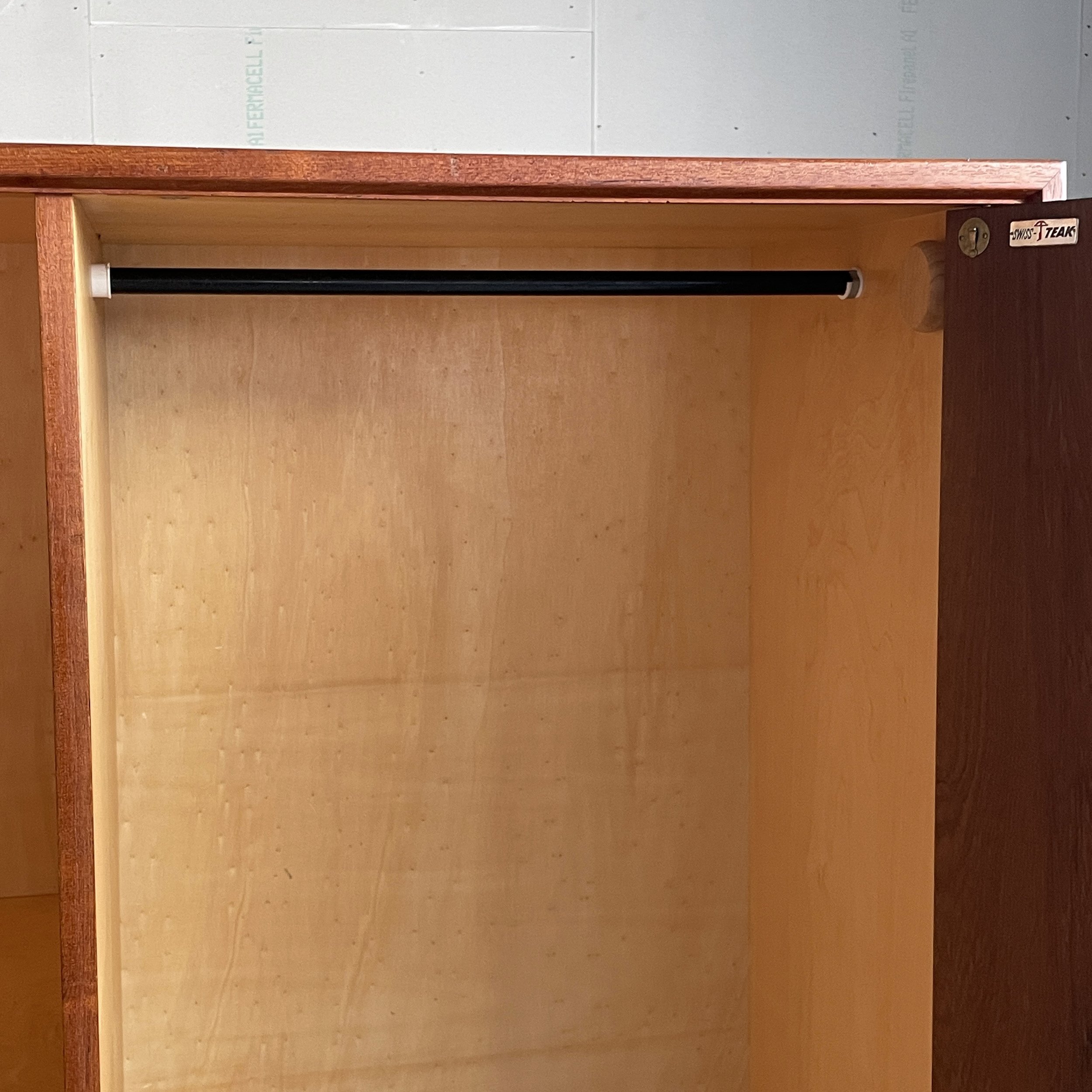 ModernEra_Swiss_Teak_Kleiderschrank_4737.jpg