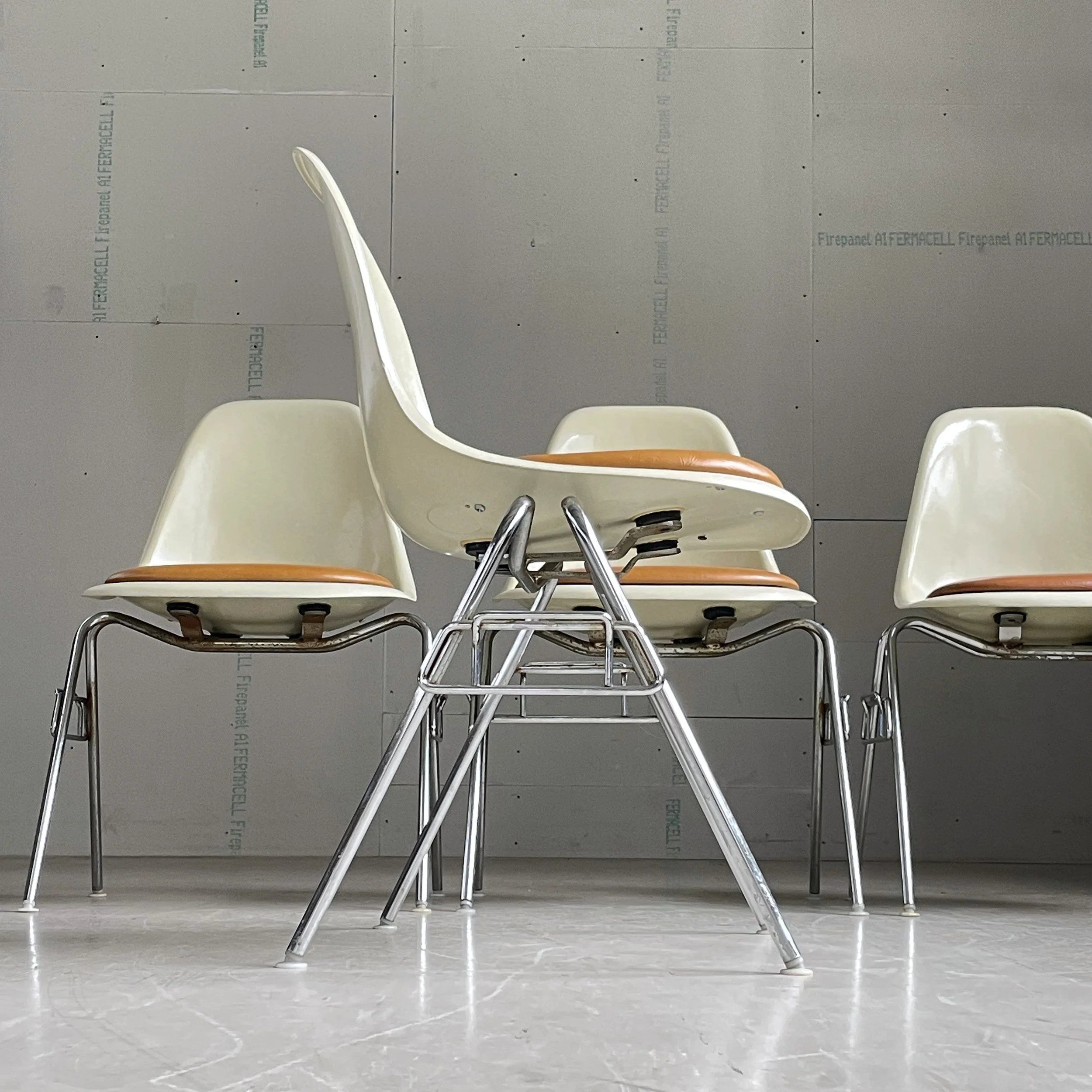 Eames Side Chair_ocker.11.JPG