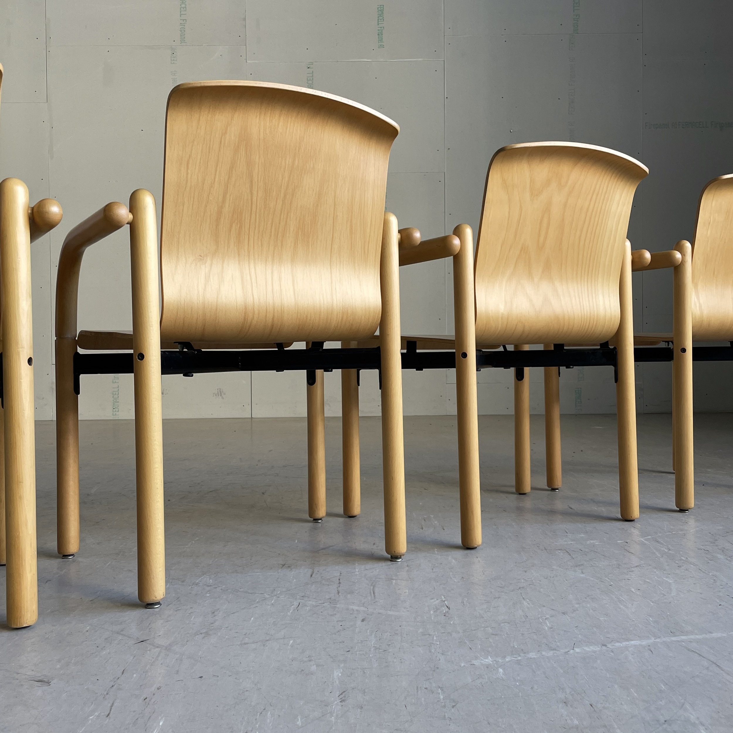 ModernEra_Thonet_Stapelbar6616.jpg