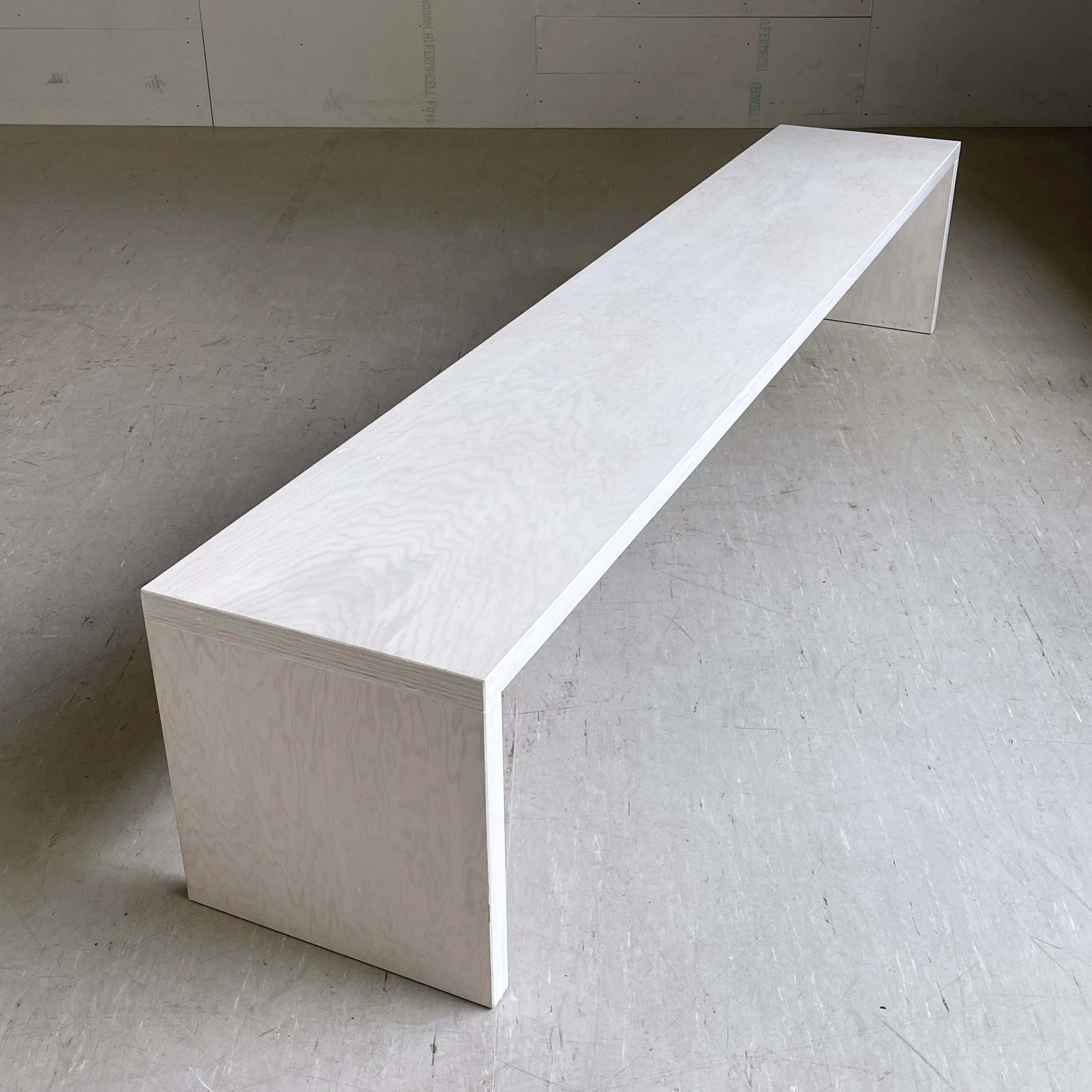 ModernEra_Bank_weiss_5418.jpg