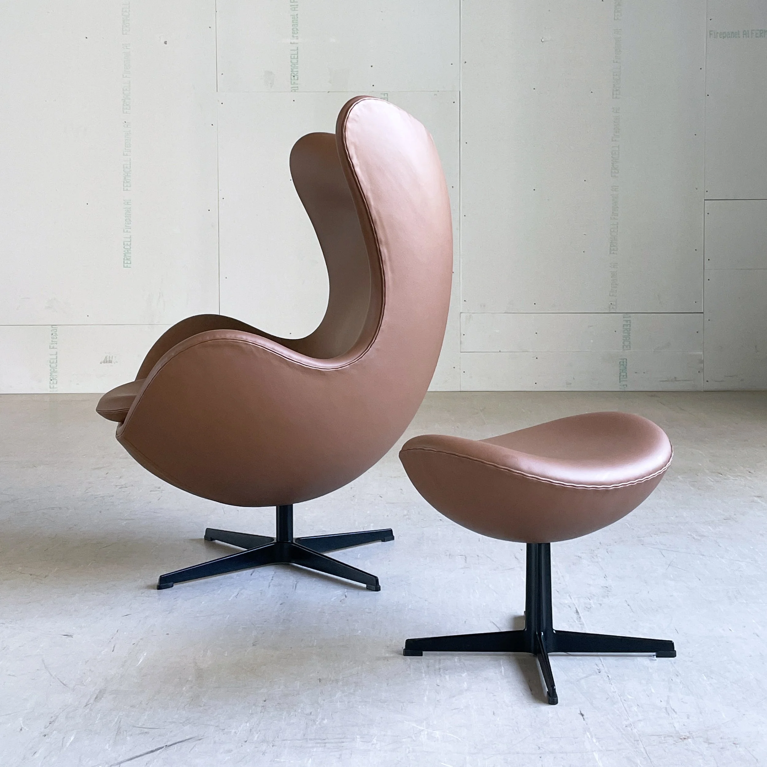 ModernEra_Arne_Jacobsen_Egg._3234 2.JPG