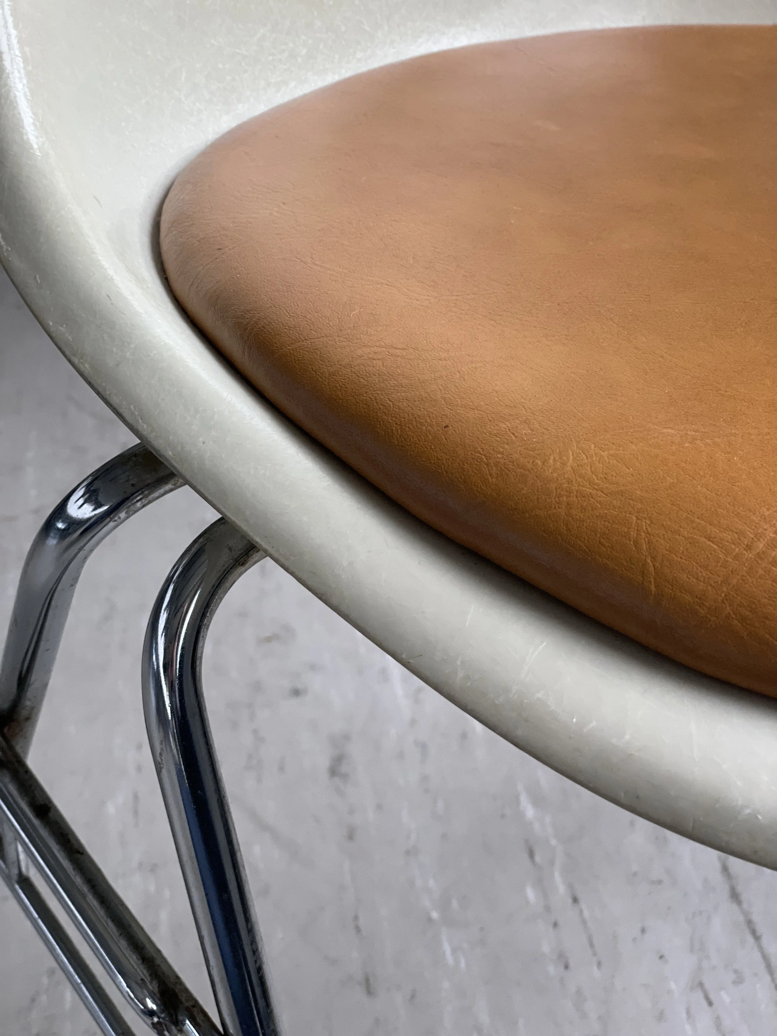 Eames Side Chair_ocker.6.JPG