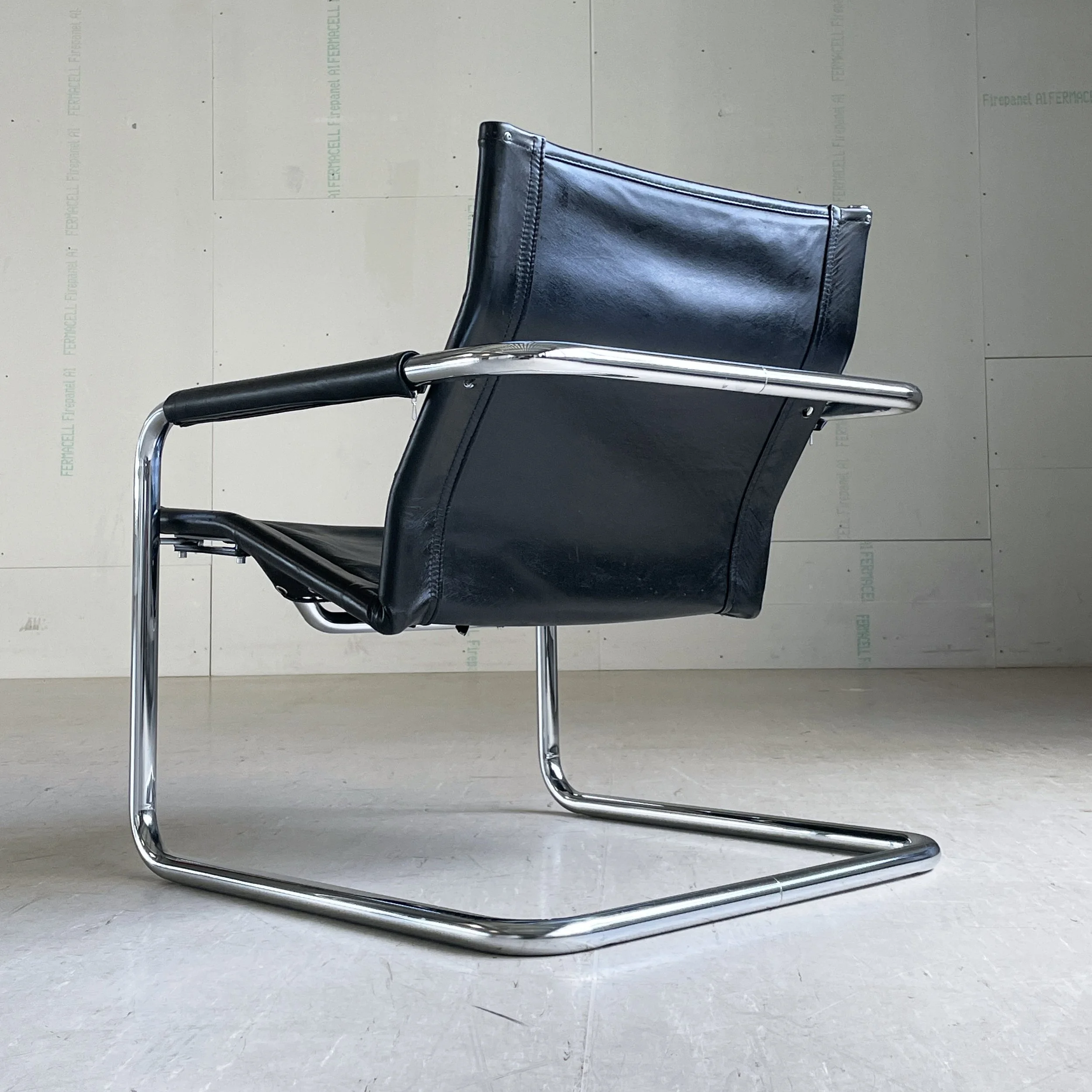 ModernEra_Pfalzberger_Sessel_3255 2.JPG