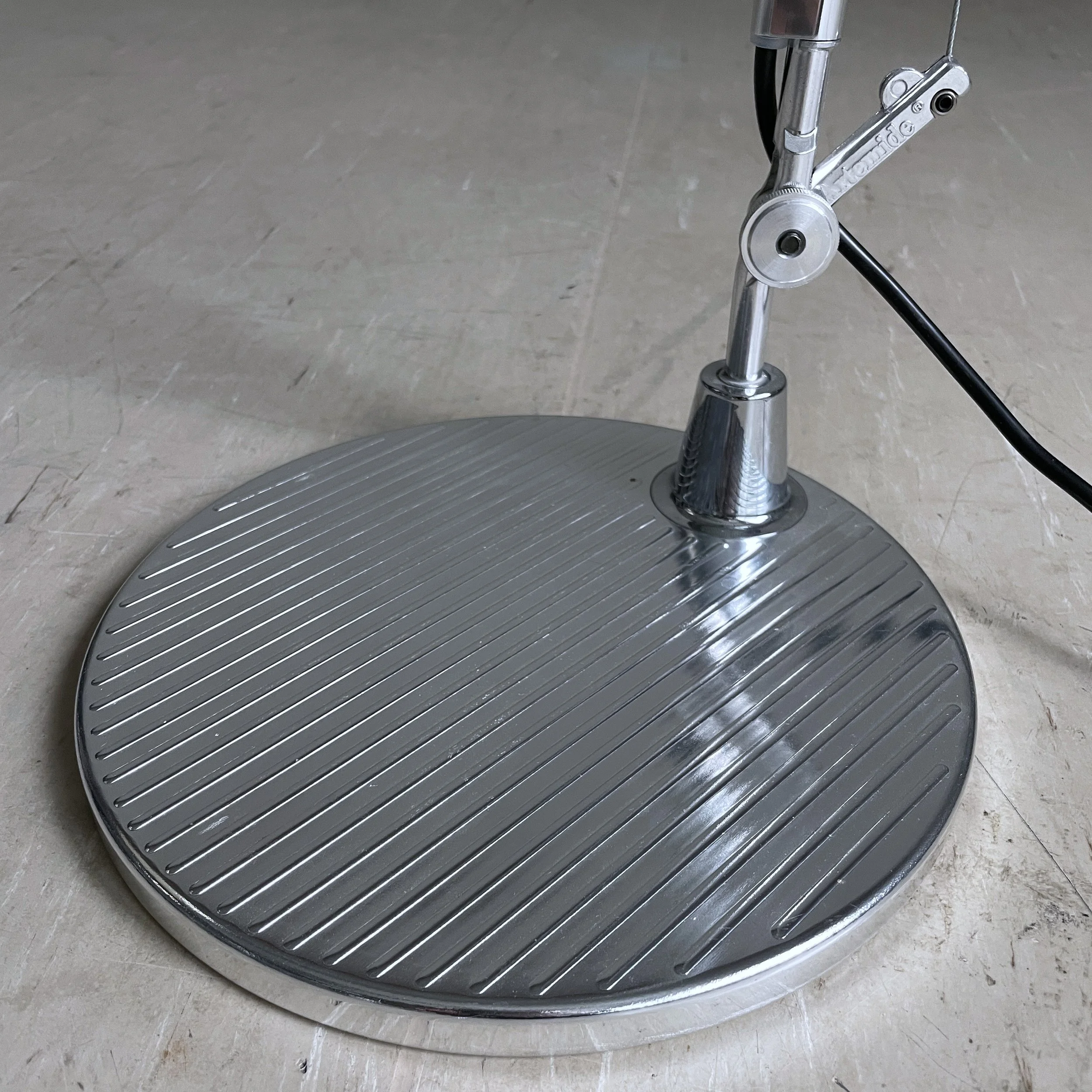 ModernEra_Artemide_Tischlampe_9491.jpg