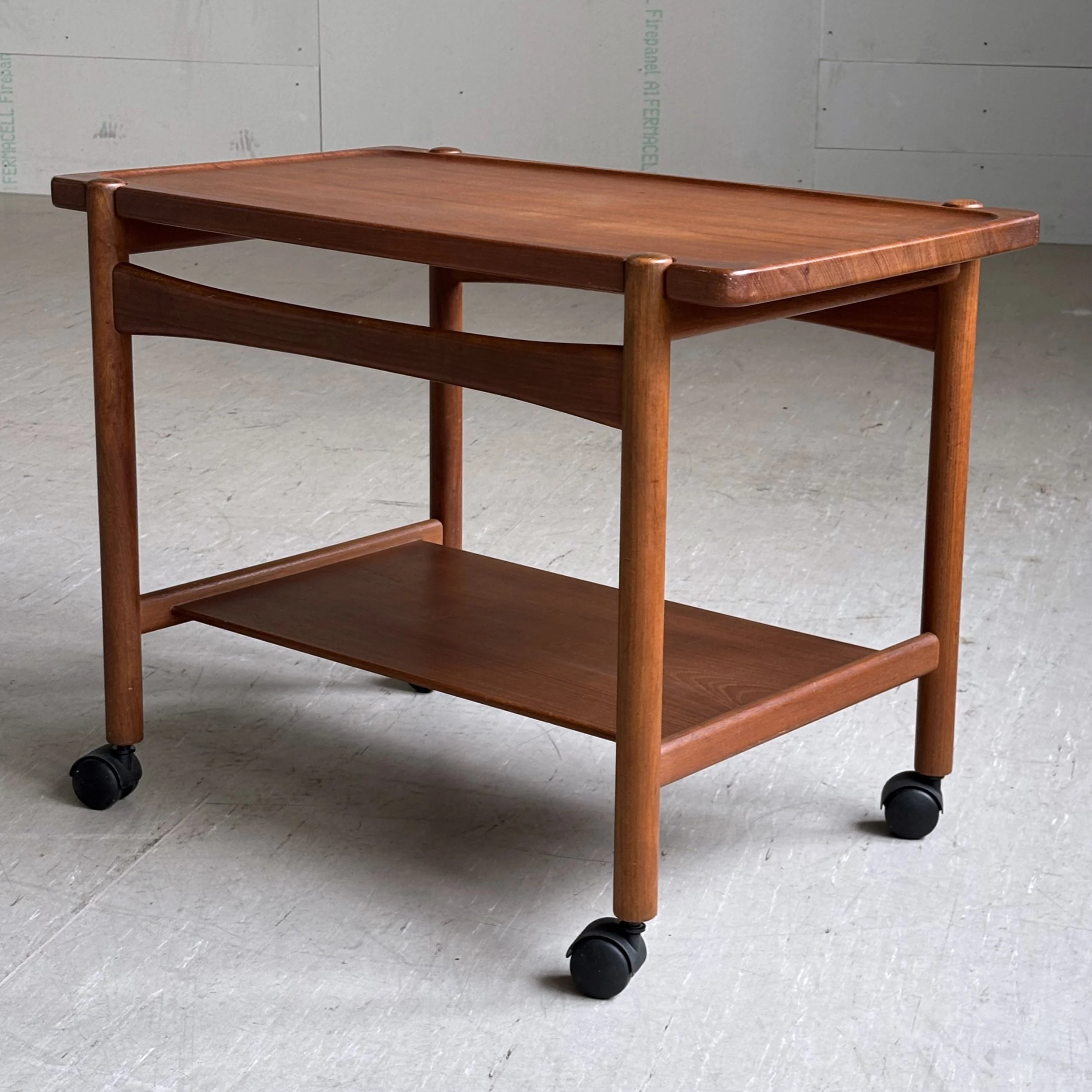 ModernEra_Hans_Wegner_Trolley_8022.jpg