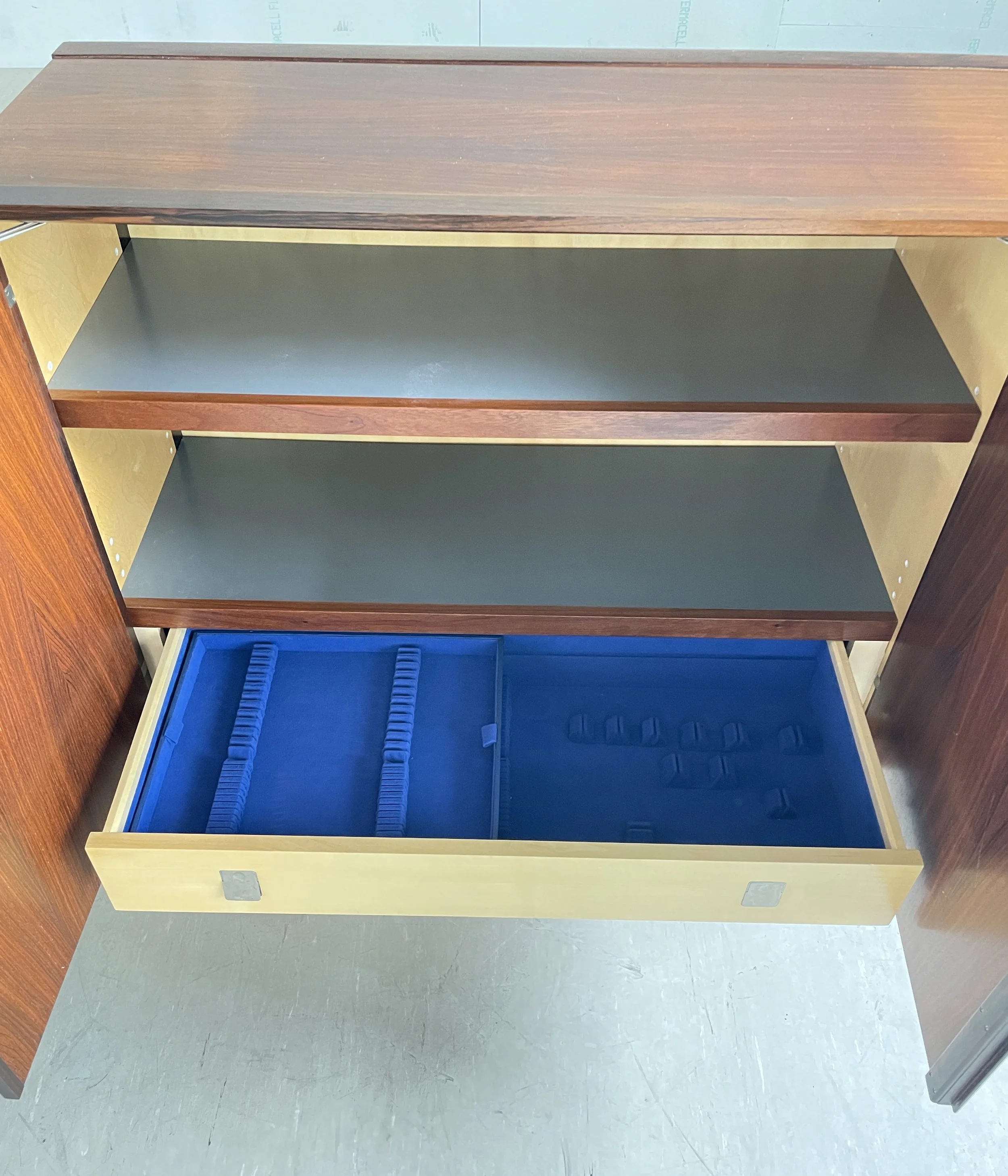 ModernEra_Swiss_Form_Sideboard9780.JPG