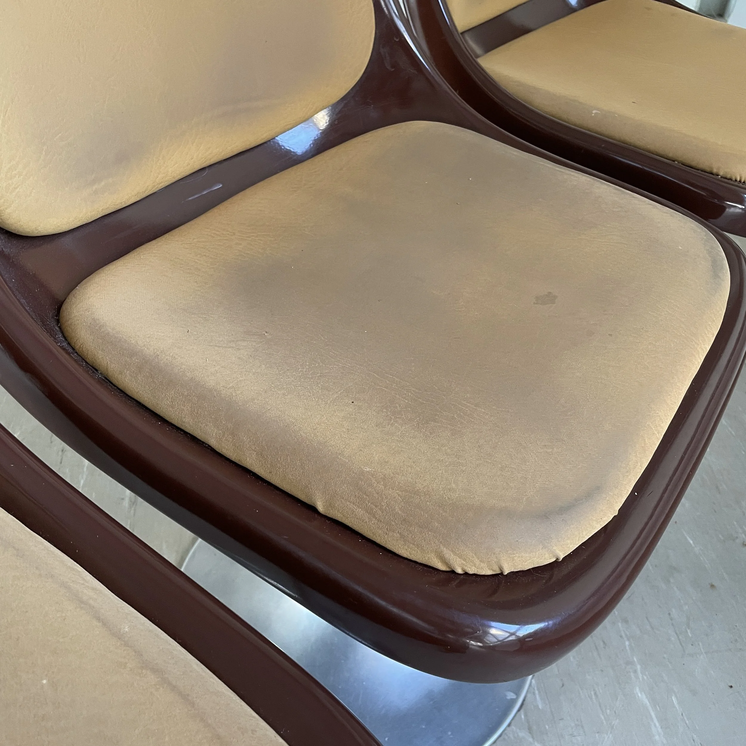 ModernEra_Tulip_Chairs_7841.jpg