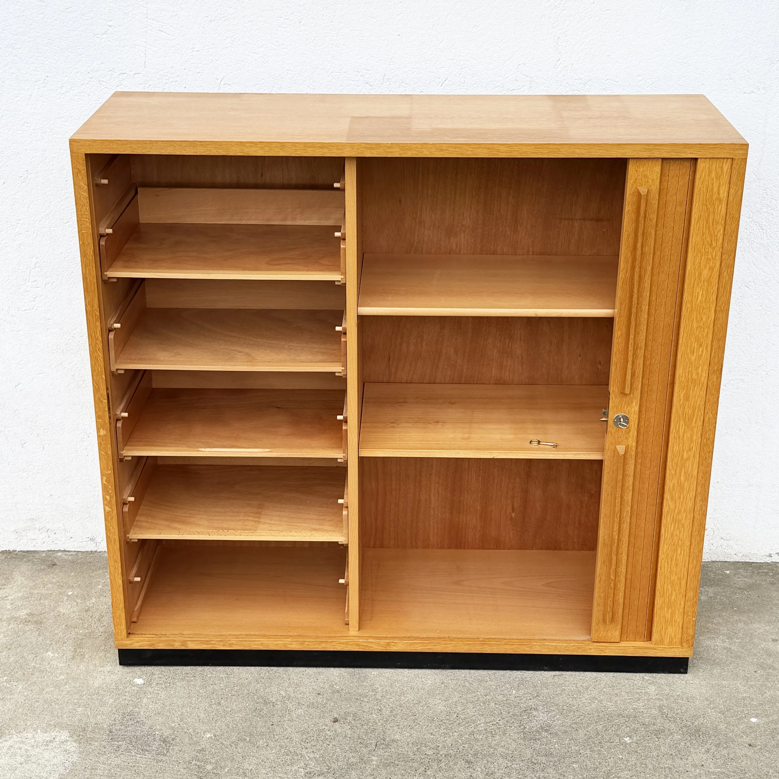 ModernEra_Rollschrank.4795.jpg
