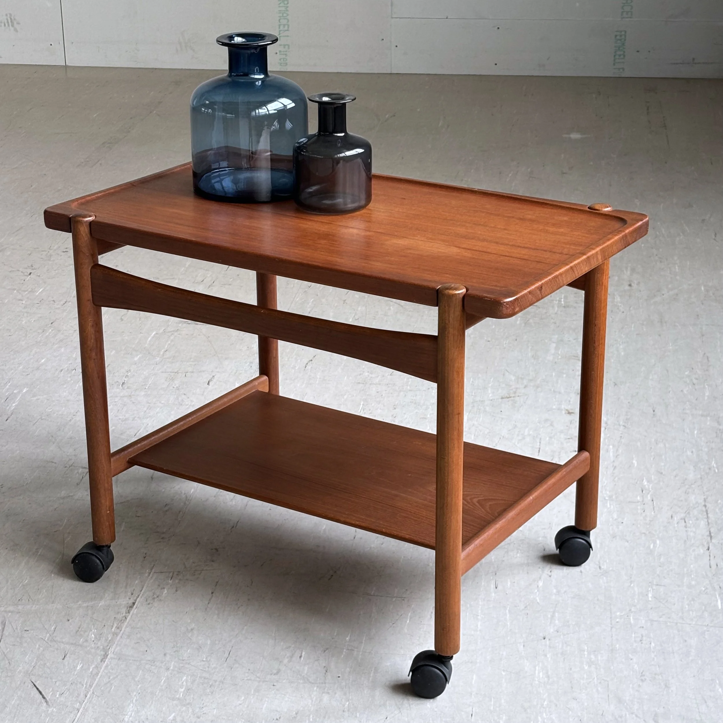 ModernEra_Hans_Wegner_Trolley_8024.jpg