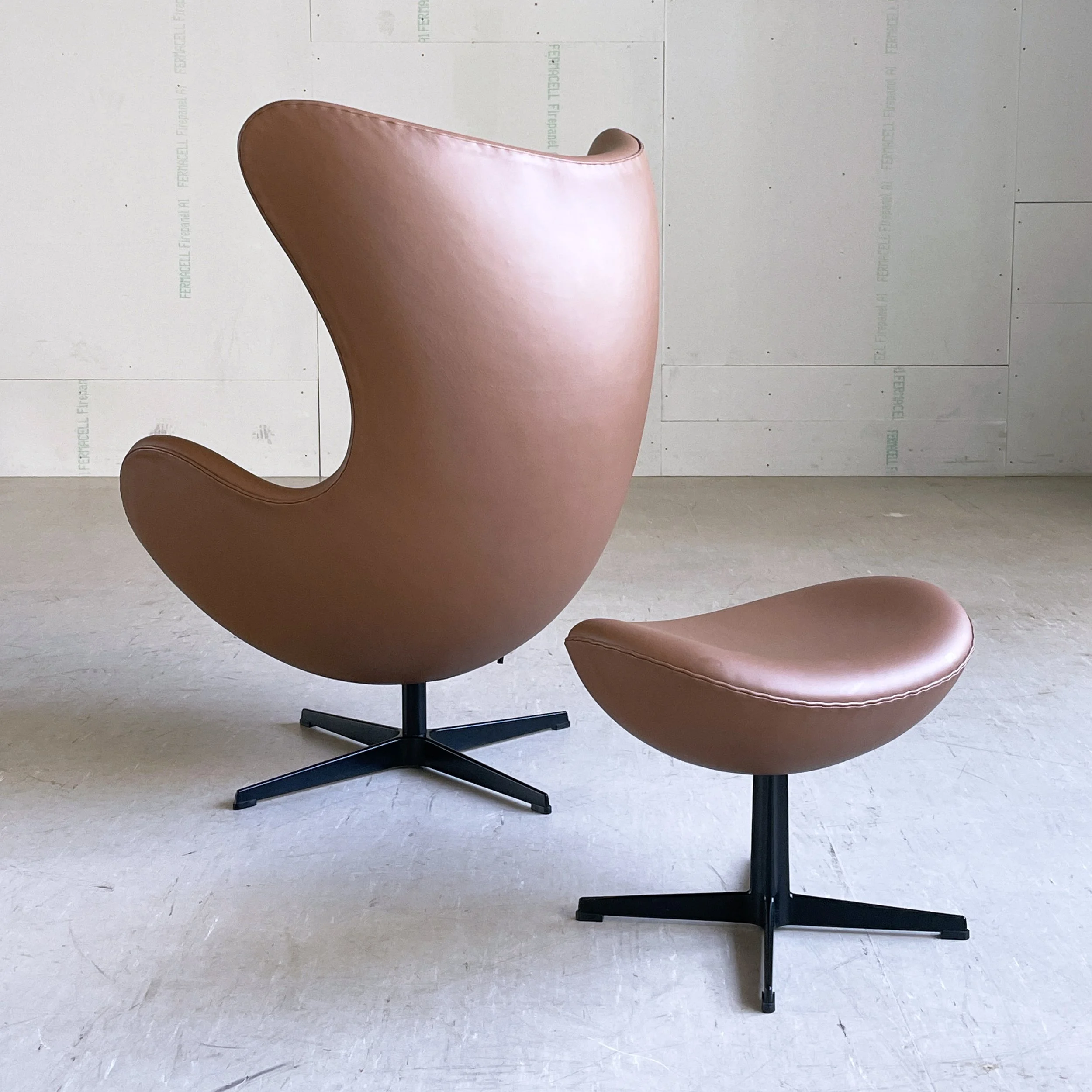 ModernEra_Arne_Jacobsen_Egg._3232 2.JPG