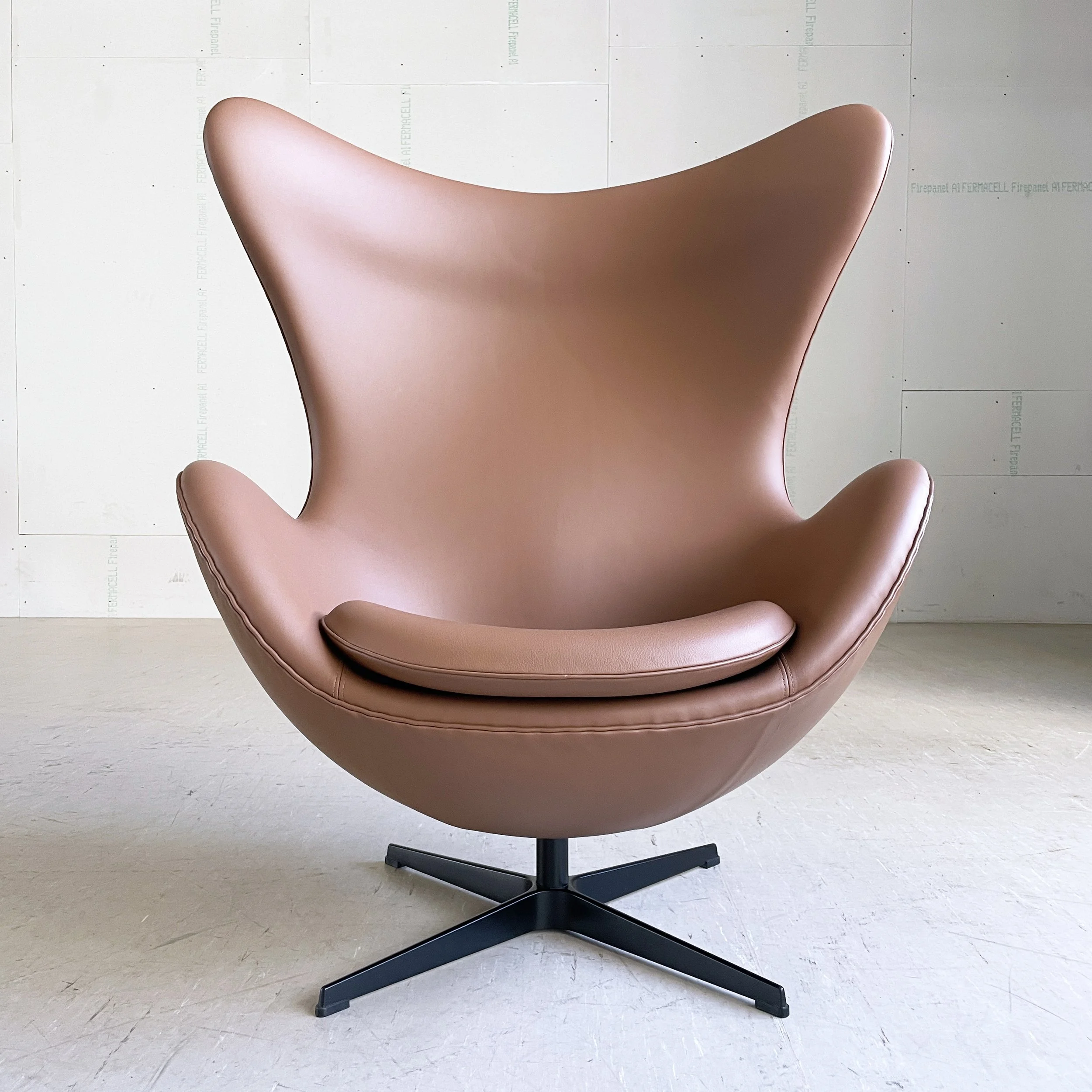 ModernEra_Arne_Jacobsen_Egg._3245 2.JPG