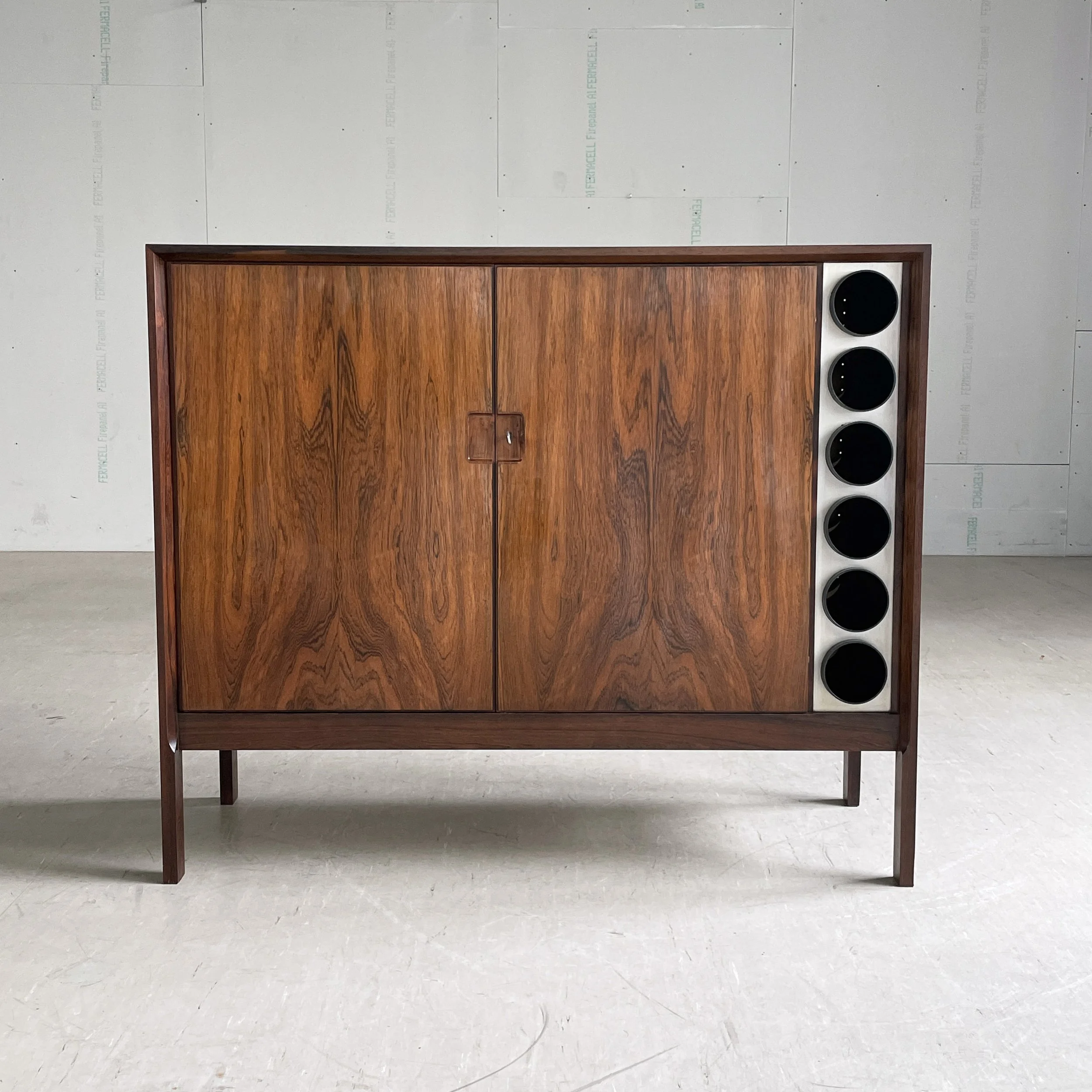 ModernEra_Swiss_Form_Sideboard9763.JPG