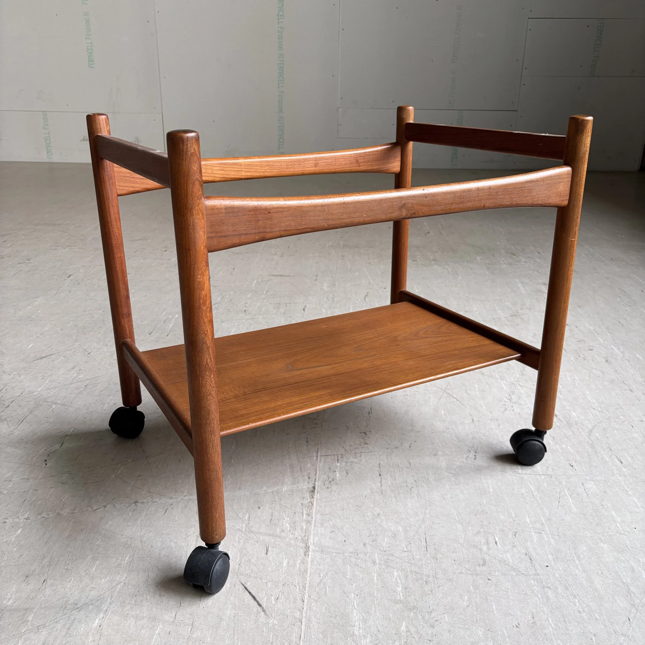 ModernEra_Hans_Wegner_Trolley_8031.jpg
