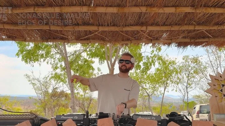 just dropped a little summer chill mix I recorded a month back in zambia 🌅🌴
full mix out now on my youtube, link also in bio :)