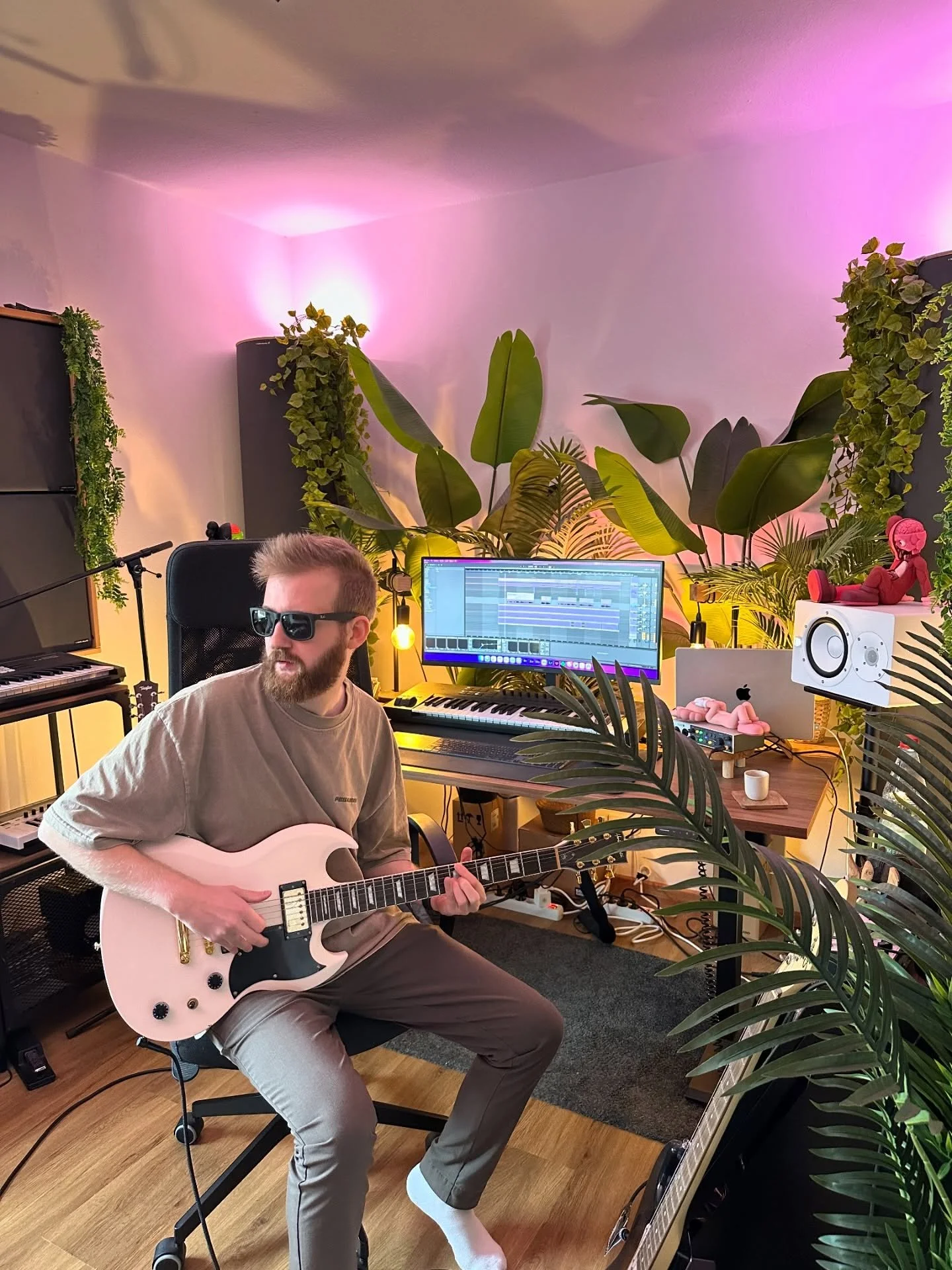 after working on it for 2 years ai finally finished my song LET ME GO, who is ready for new music? 👀❤️