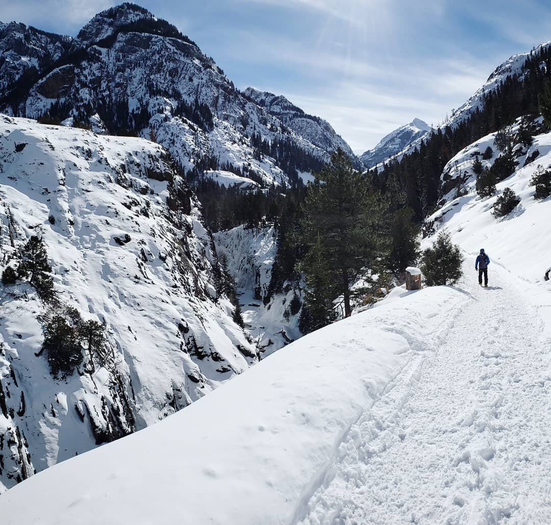 #FBF Our first trip to Ouray 
.
.
.
.
.
Chase Daylight with us!👇🏽
👱🏻&zwj;♀️➕🧑🏻➕🚐👉🏽 @chase_daylight
.

#Snow&nbsp; #Terrain #Mountain #Freezing #Recreation #GeologicalPhenomenon #Landscape&nbsp; #Adventure #Winter #iceicebaby #iceclimbing #ic