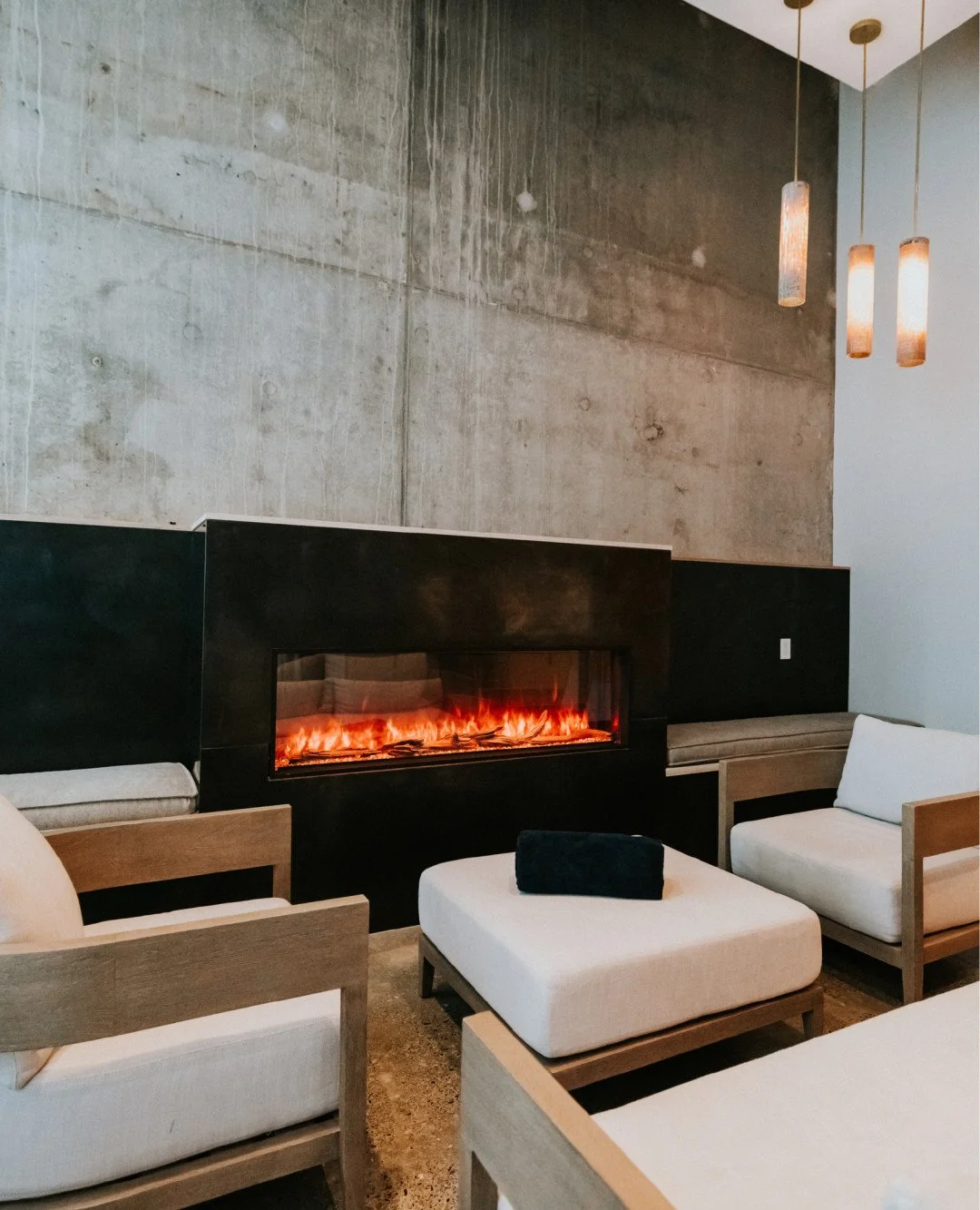 Walking into Ananya Spa feels like exhaling after holding your breath ✨ 

Calm music, warm tea, cozy robes, and a team that actually remembers your name.

We designed every corner of our space to help you slow down, let go, and feel cared for. Becaus