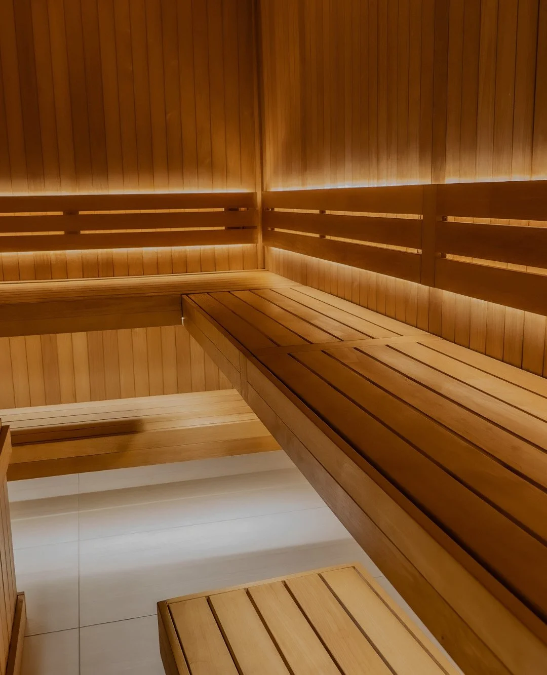 Sometimes all it takes to find your calm is a little warmth and time to yourself. 

Our sauna is your gentle reset button: feel tension melt away, notice your muscles sigh, and let your breath deepen. 

The warmth does more than soothe, too. While yo