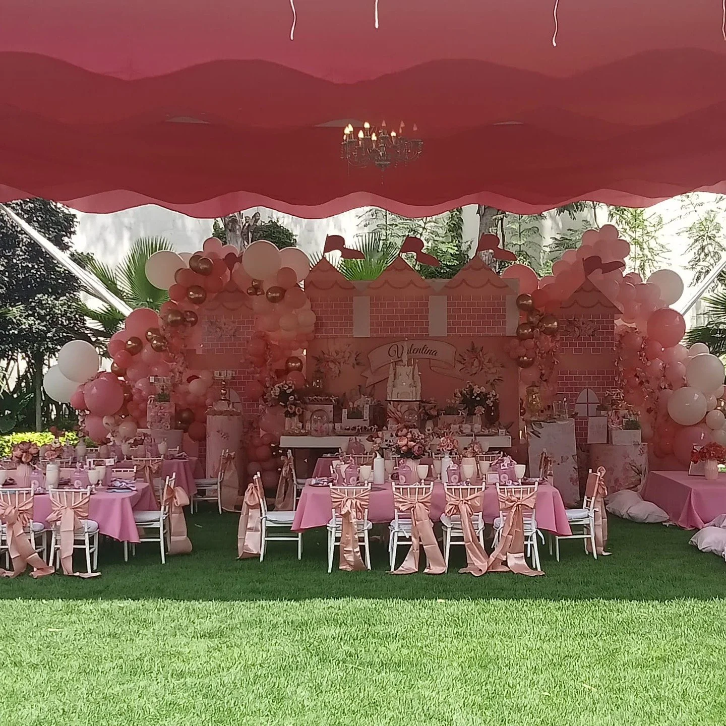 Celebra el bautizo de tu peque&ntilde;o en un entorno lleno de paz y belleza 🌿 En Finca Santa Luc&iacute;a, cada detalle est&aacute; pensado para hacer de este momento tan especial una celebraci&oacute;n inolvidable
Haz que el primer gran evento en 