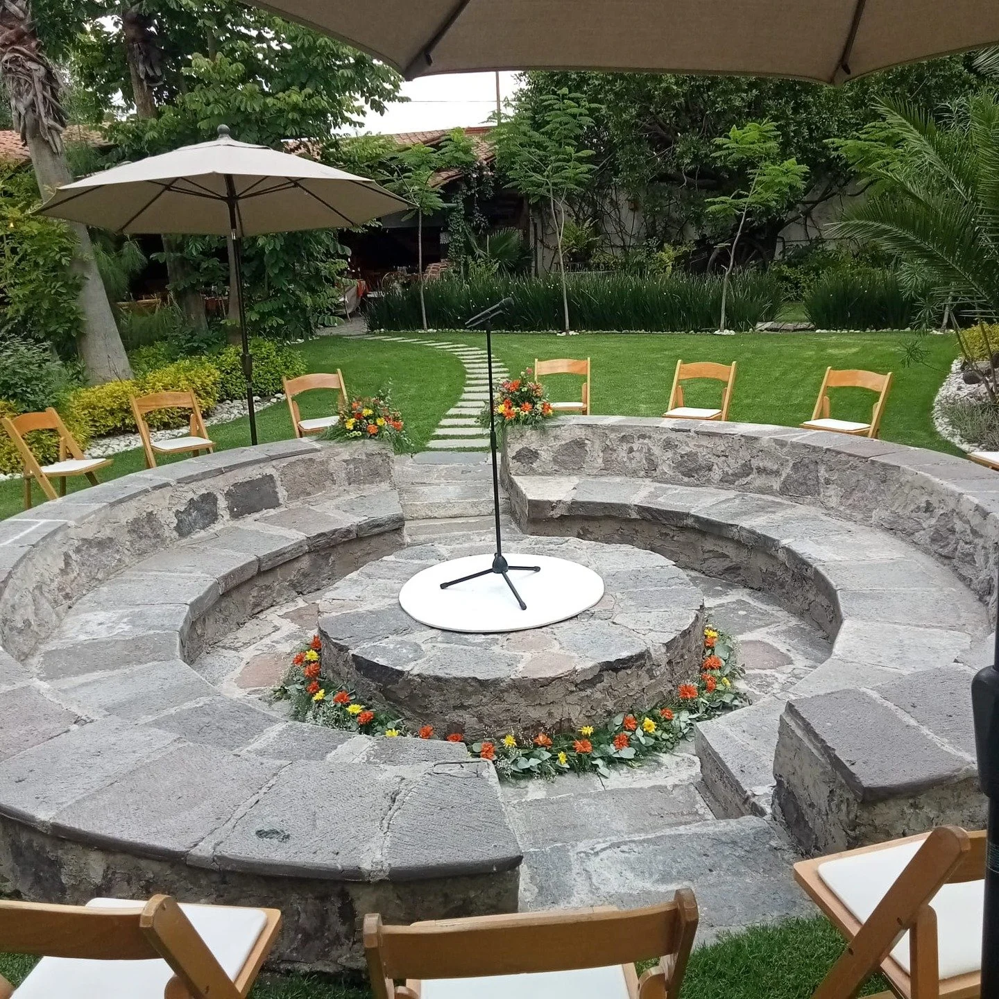 ✨ El &ldquo;S&iacute;, acepto&rdquo; m&aacute;s hermoso comienza aqu&iacute; ✨ En Finca Santa Luc&iacute;a, cada boda se convierte en una experiencia m&aacute;gica. Rodeados de naturaleza, elegancia y paz, celebramos el amor como merece: con alma y e