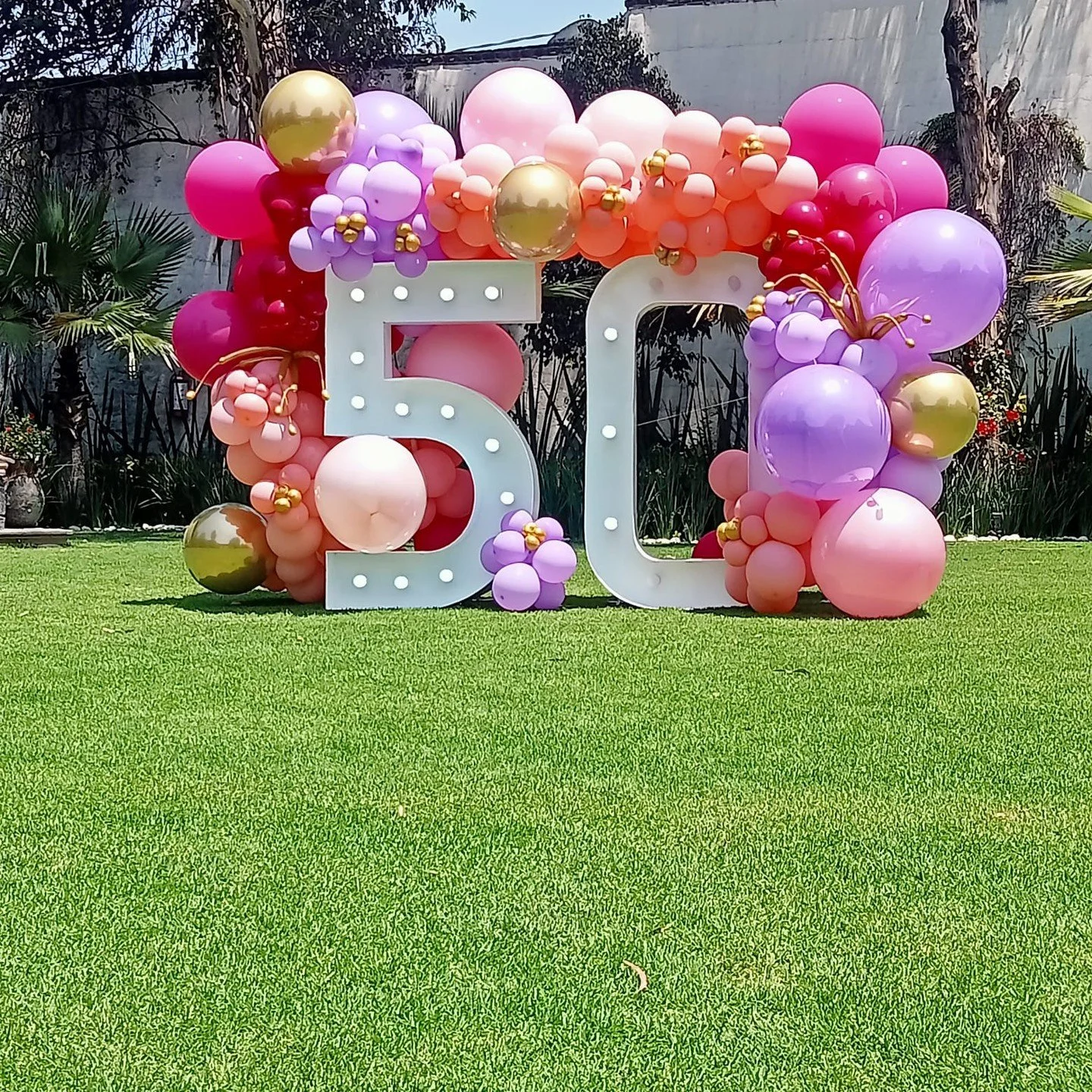 Cada celebraci&oacute;n tiene una historia&hellip; y en Finca Santa Luc&iacute;a nos encanta ser el escenario donde esas historias se vuelven inolvidables.
As&iacute; como este hermoso evento de 50 a&ntilde;os, tu celebraci&oacute;n tambi&eacute;n pu