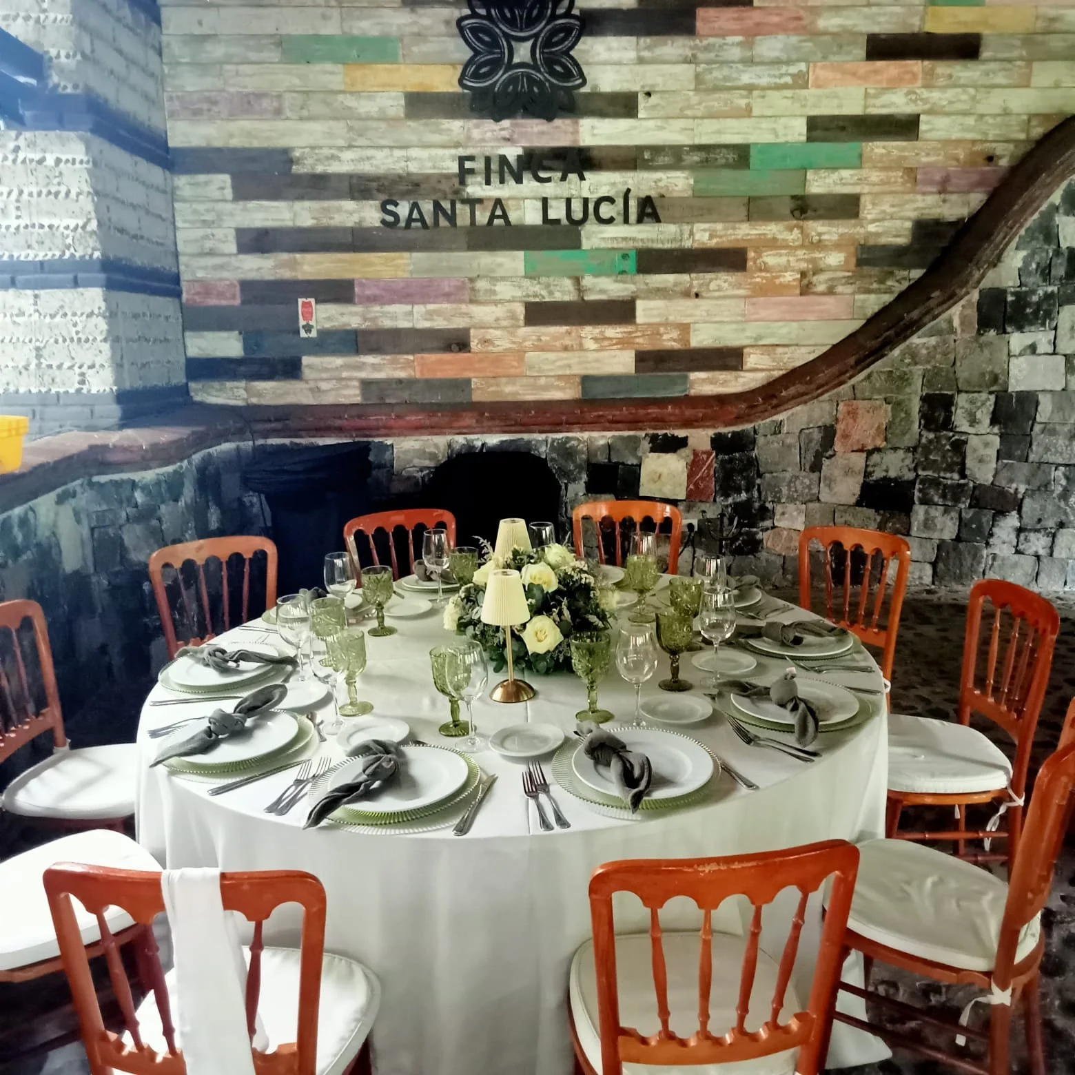 🌿✨ Celebra la Primera Comuni&oacute;n en Finca Santa Luc&iacute;a ✨🌿
Un momento tan especial merece un escenario &uacute;nico. En Finca Santa Luc&iacute;a encontrar&aacute;s jardines y espacios llenos de paz y armon&iacute;a, perfectos para compart