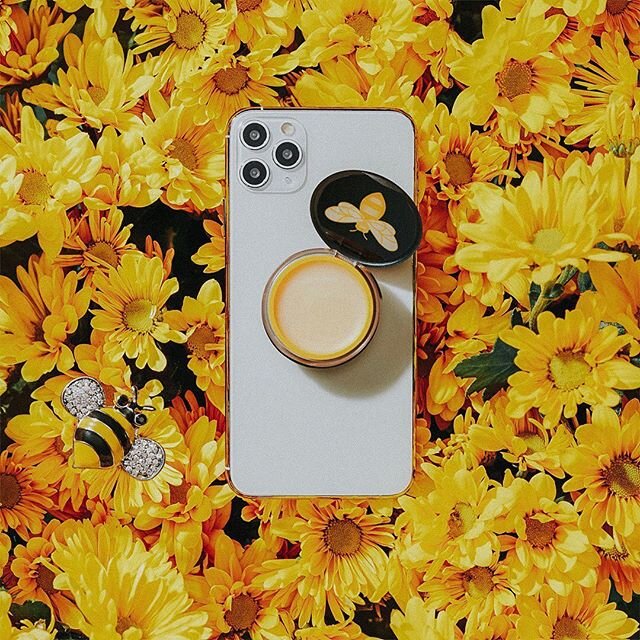 Have you heard the buzz?!🐝 @popsockets @burtsbees