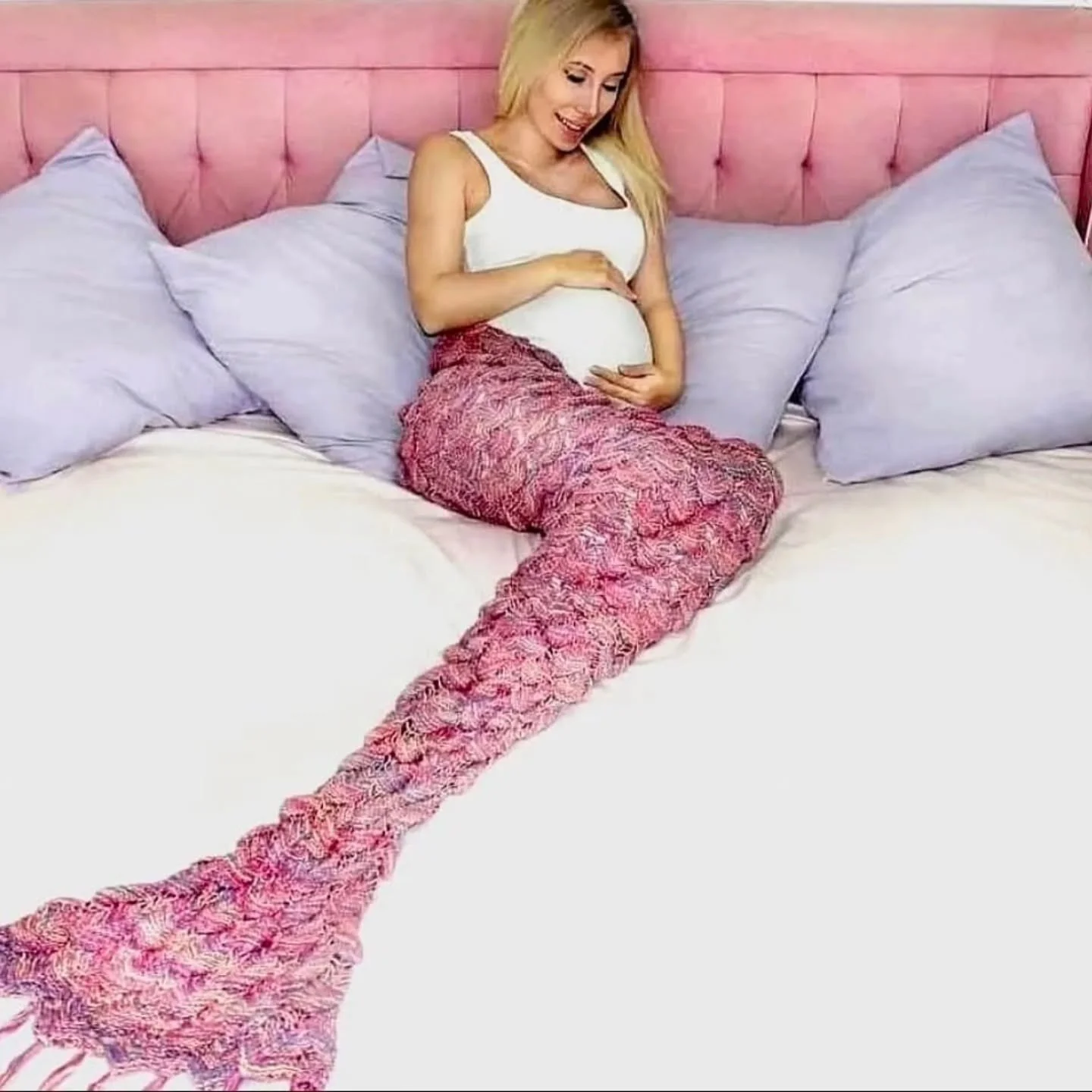 Do mermaids have water births?
.
.
📷 @maternitywithstyle
#empoweredbirth #positivebirth #birthwithoutfear #pregnant #pregnancy #birthclass #childbirtheducation #doula #midwife  #childbirth #birthdoula #dallasdoula #northdallasdoula #planodoula #fris