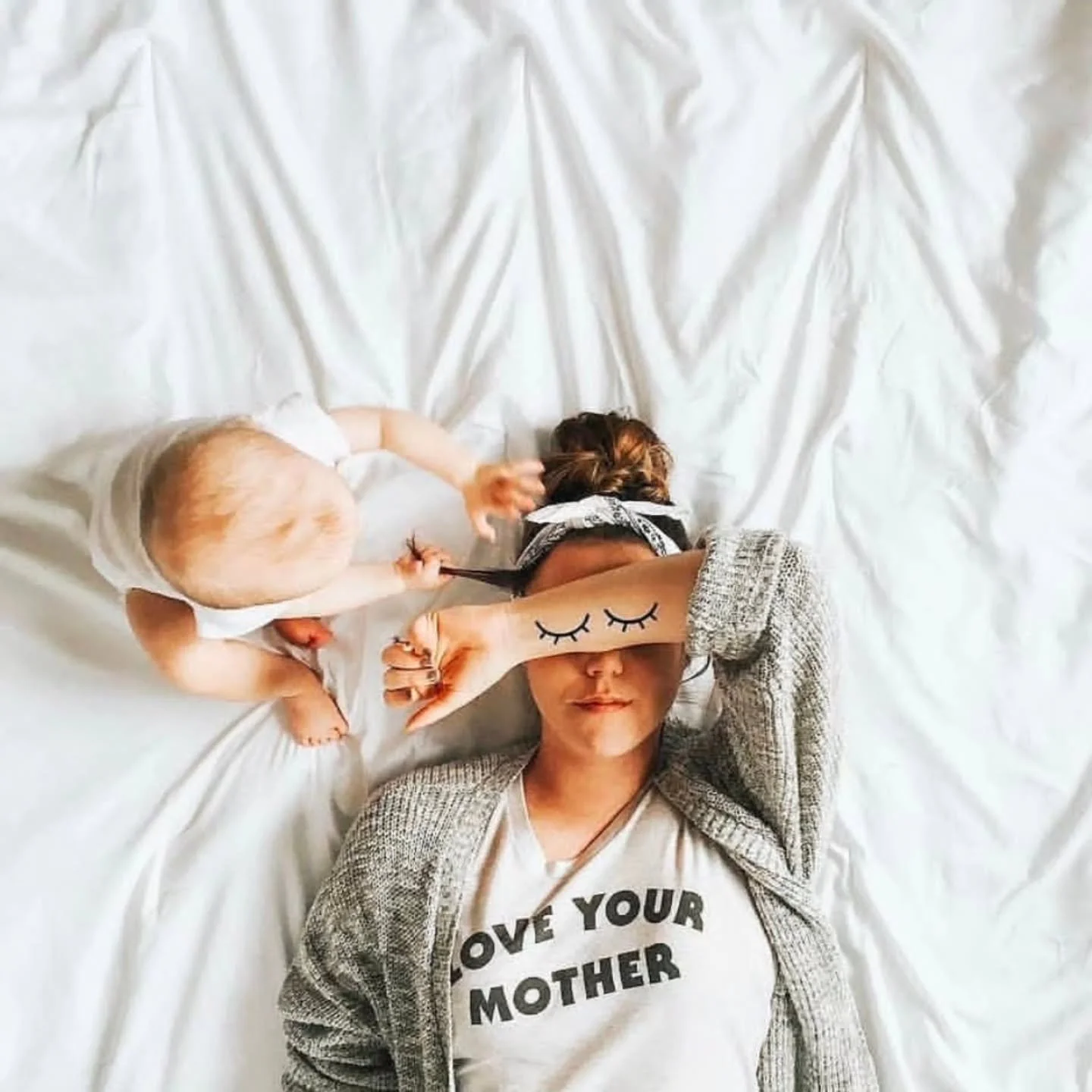 You have, we hope, invested in preparing for your labor and birth. We believe you should also prepare for your postpartum.
🕰
Allow time to settle in as a new family, stay close to home for the first few weeks.
💬
Ask any visitors to bring food or he