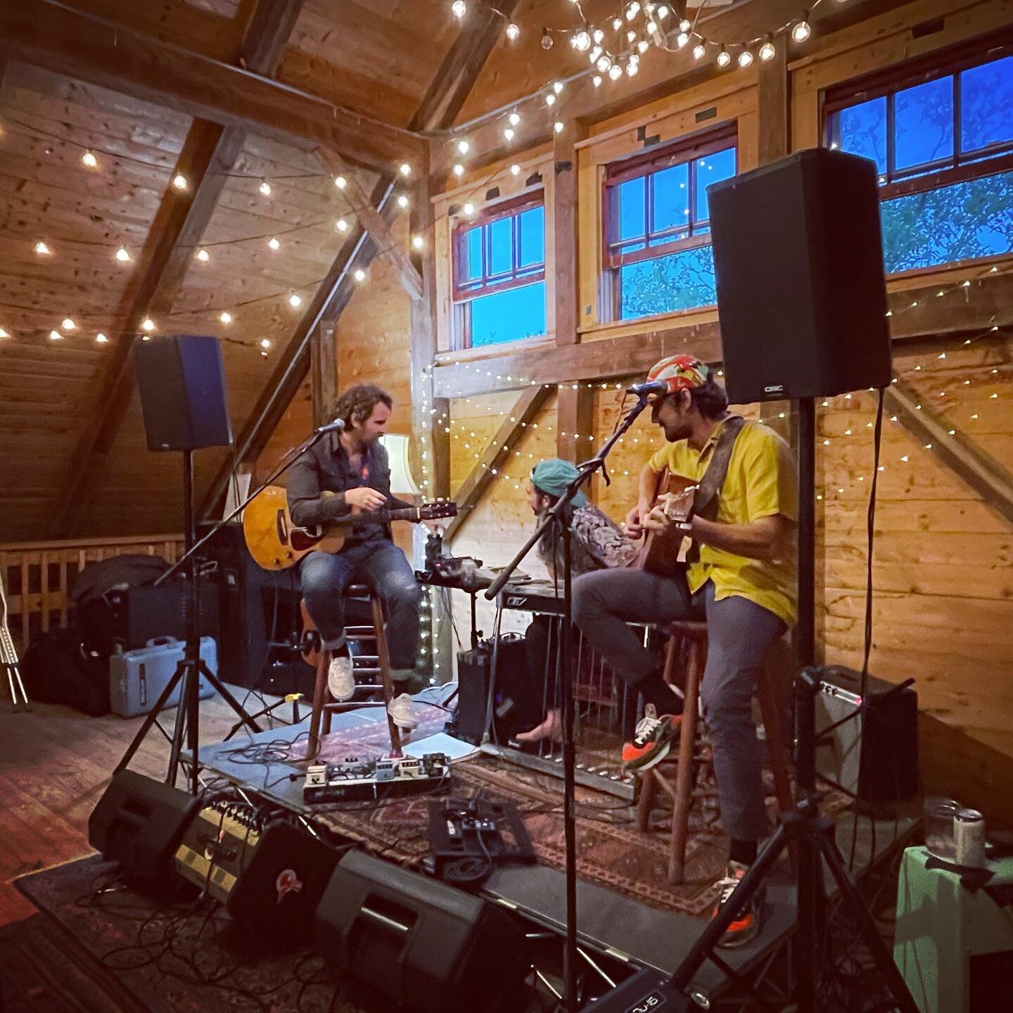 A few of the @futurebirds stopped by the barn to play a set for some very lucky people.  Such a good time. Great show, awesome humans. #livemusic #songwriters