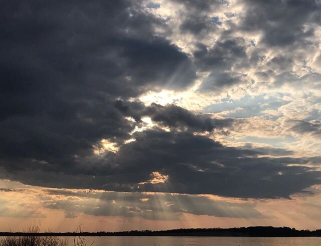 Everyone wants a ⁣
clear sky, but have you witnessed⁣
light coiling around⁣
⁣clouds, rays spitting ⁣
through vapory cracks of smoke
throwing you a line?