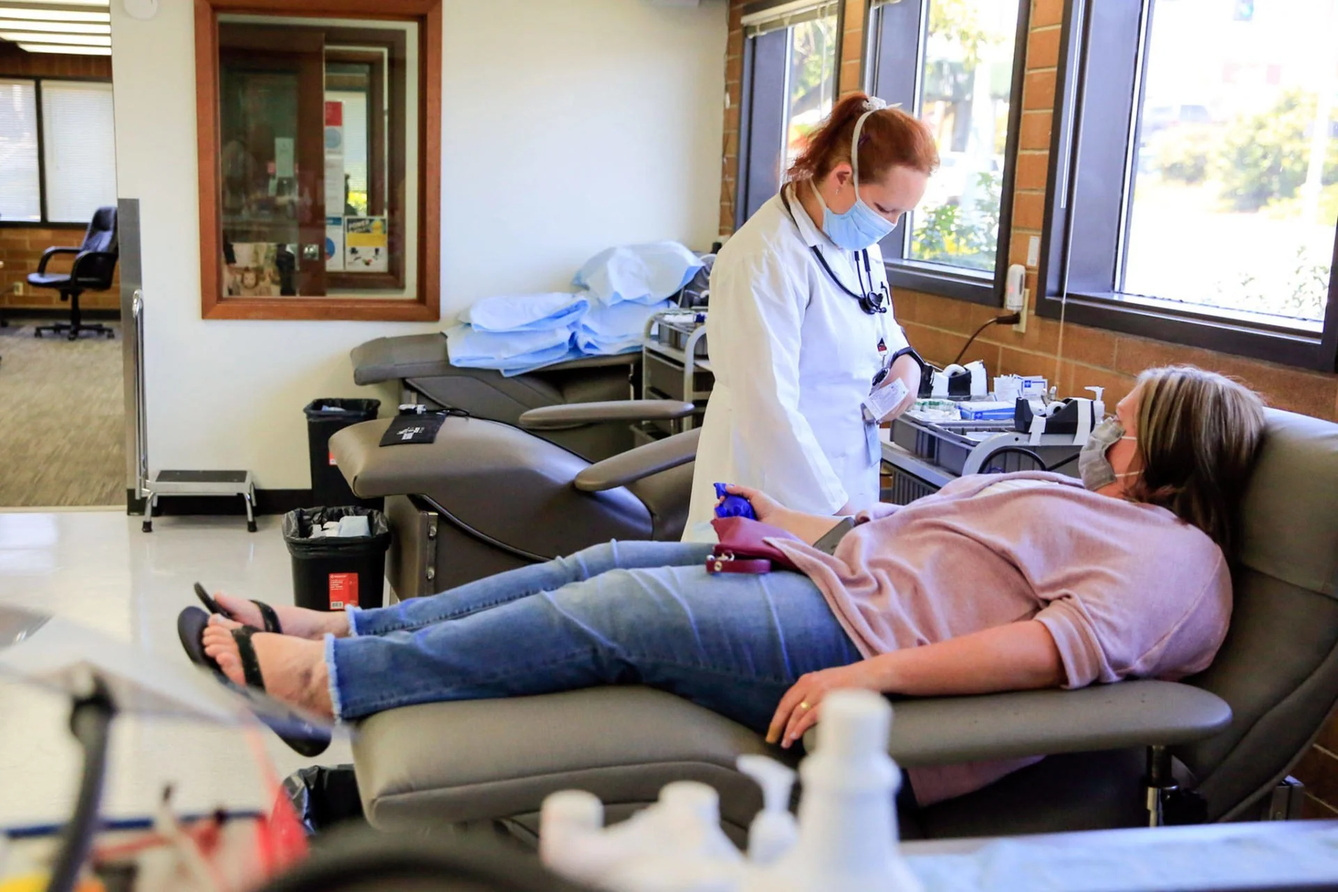 25945951_web1_L1-blooddonations-edh-210730-1920x1280.jpg