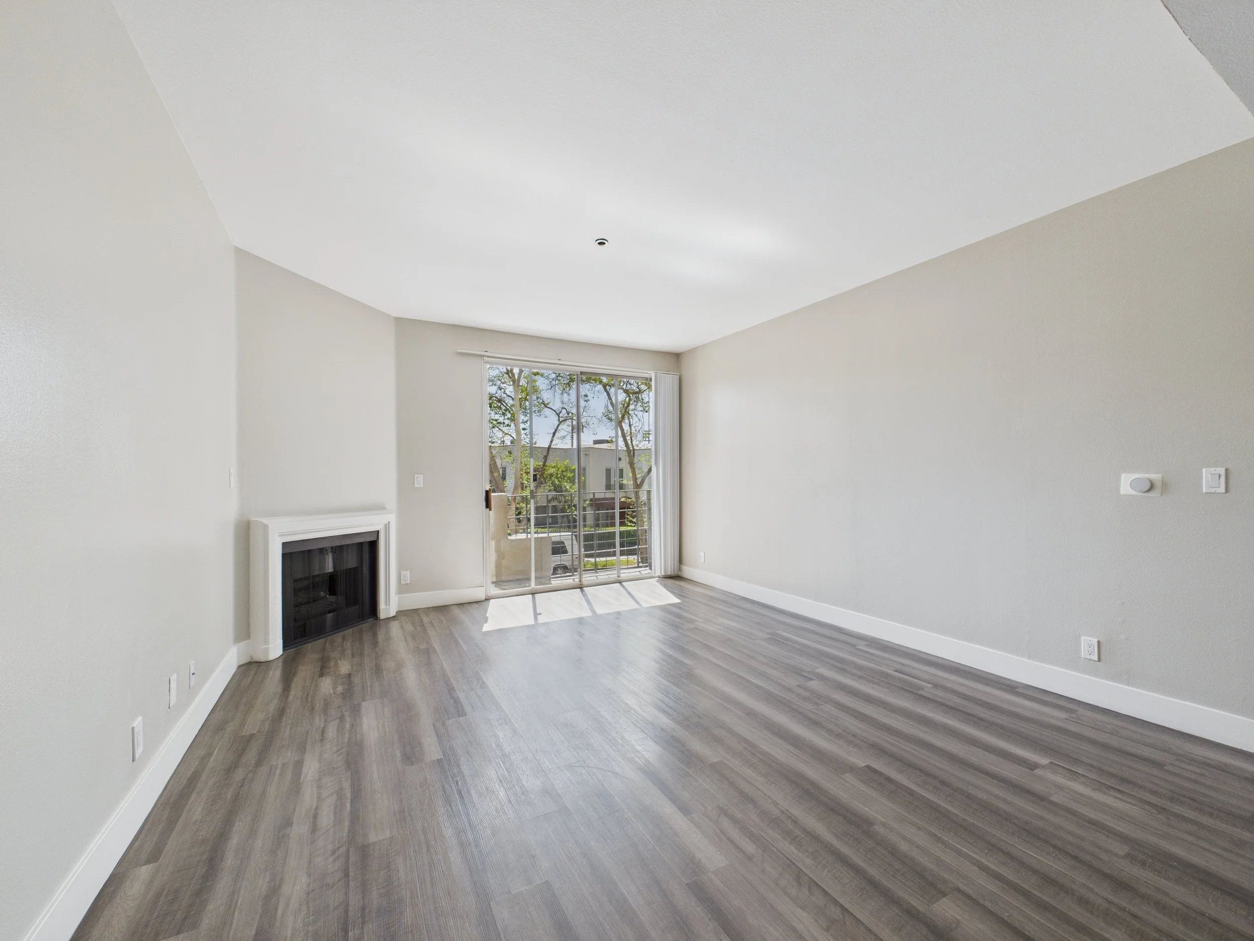 627 N Rossmore Avenue
